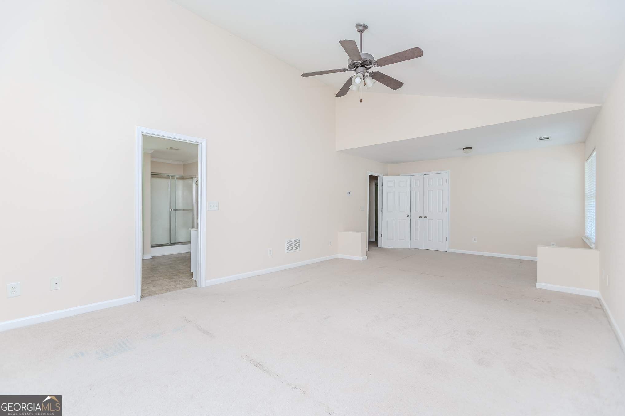 922 Lakeside Court
