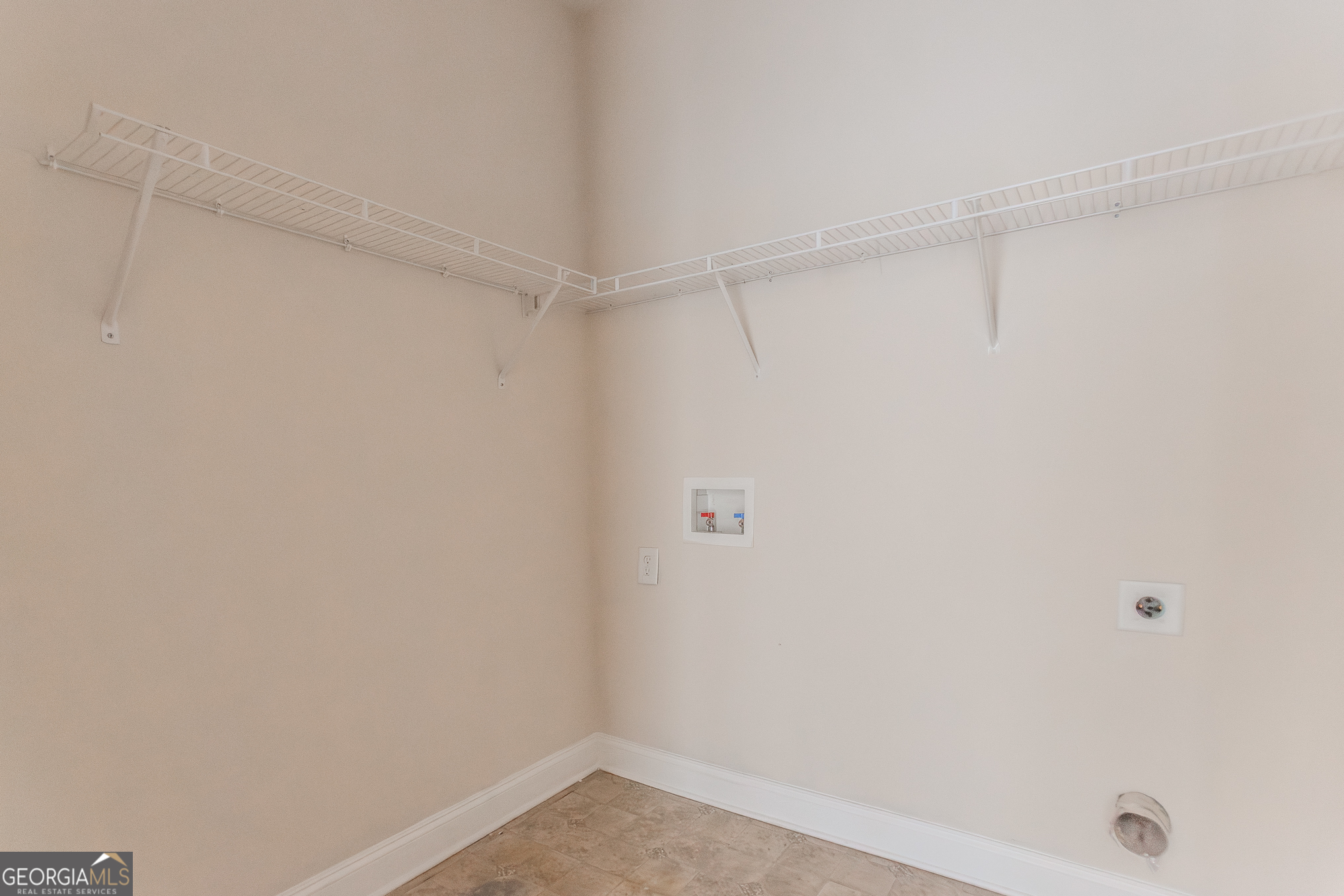 922 Lakeside Court