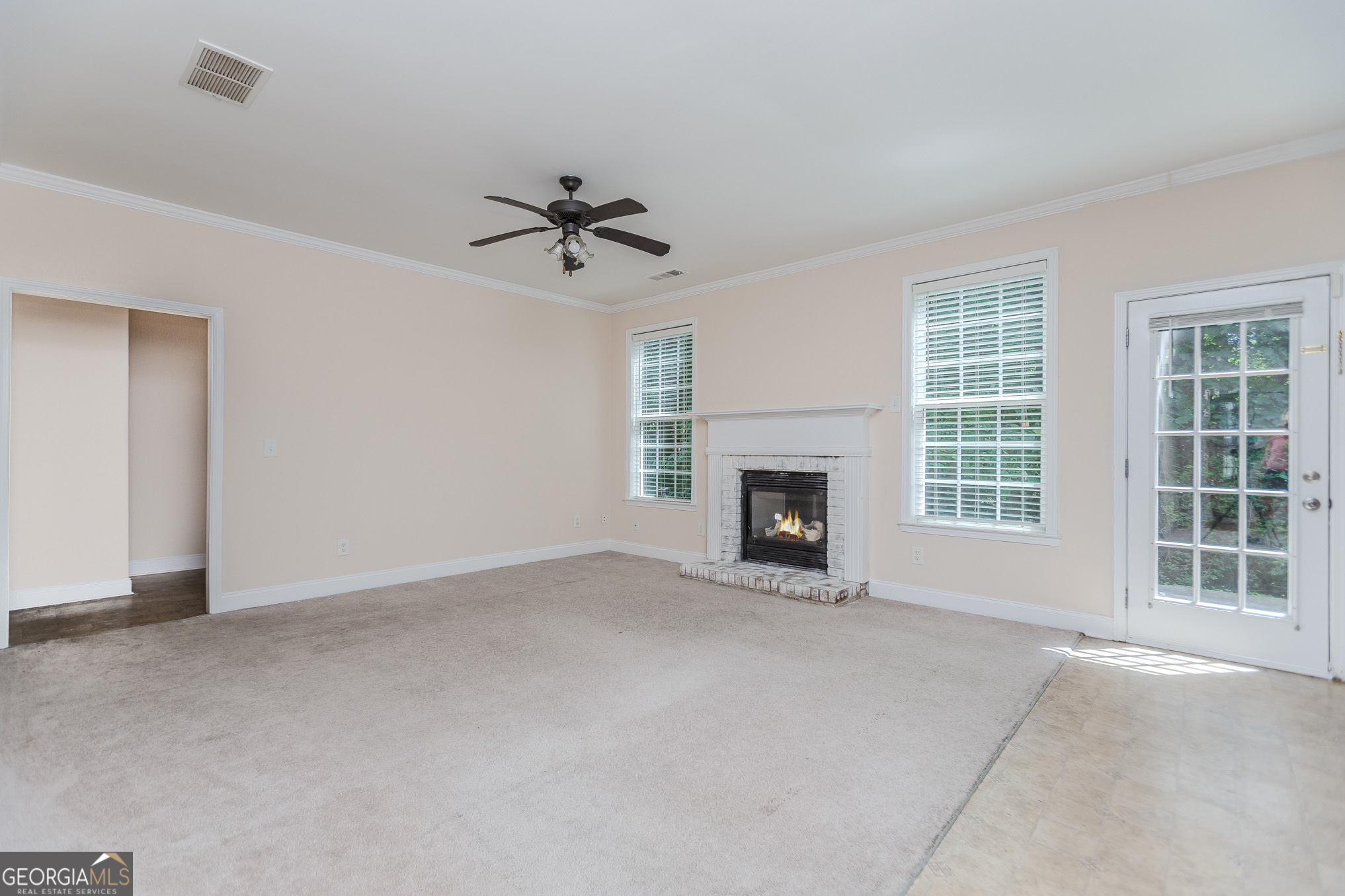 922 Lakeside Court