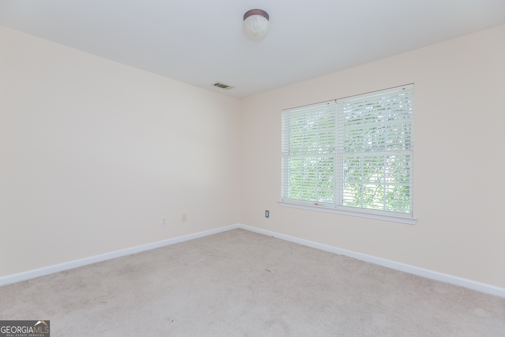 922 Lakeside Court