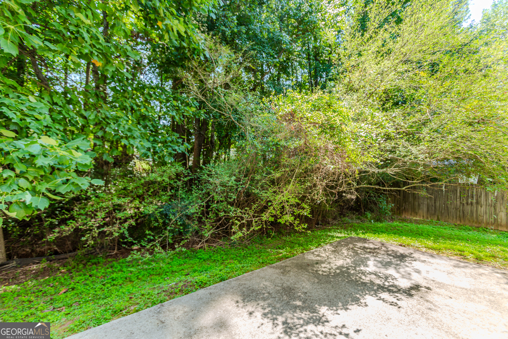 922 Lakeside Court