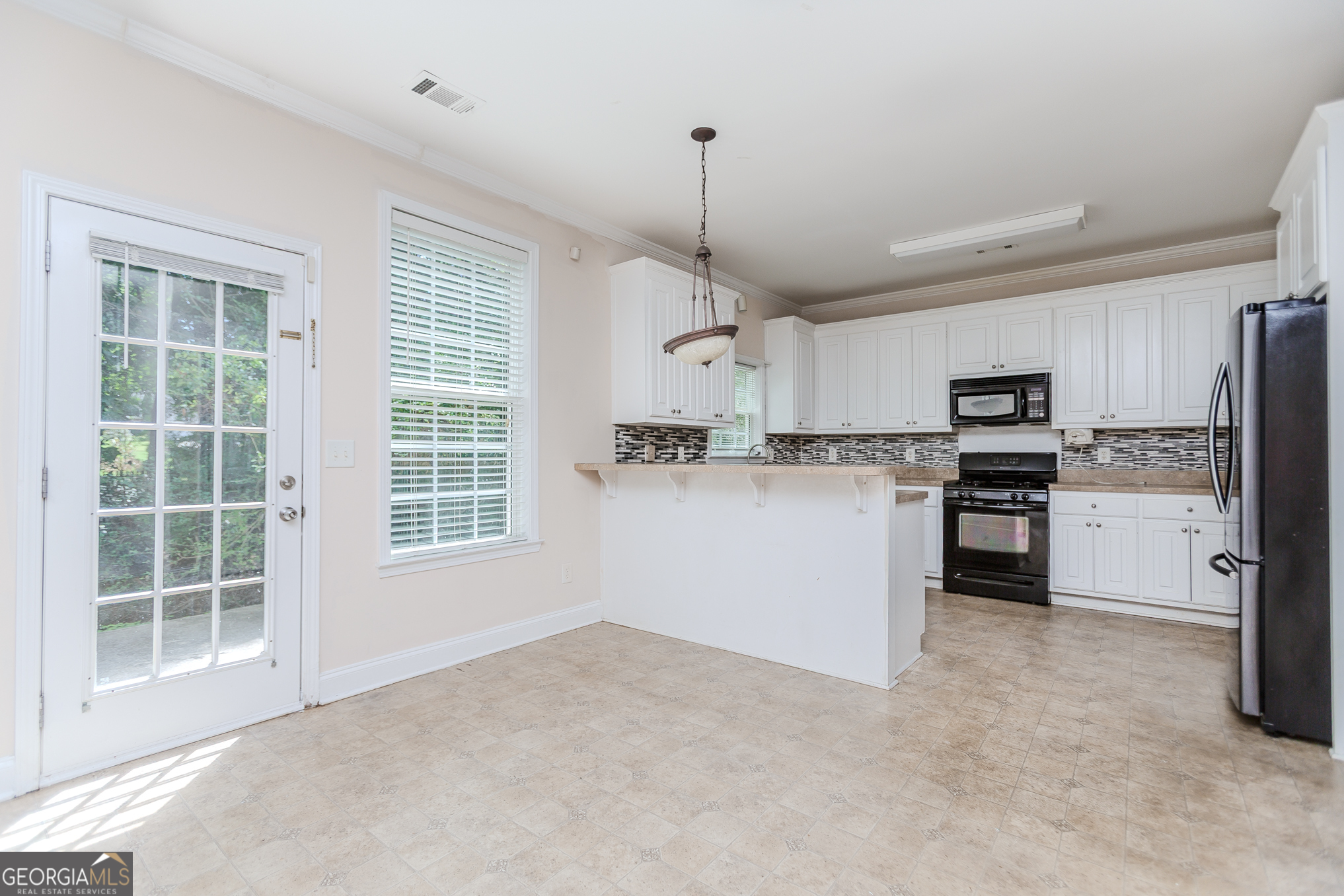 922 Lakeside Court