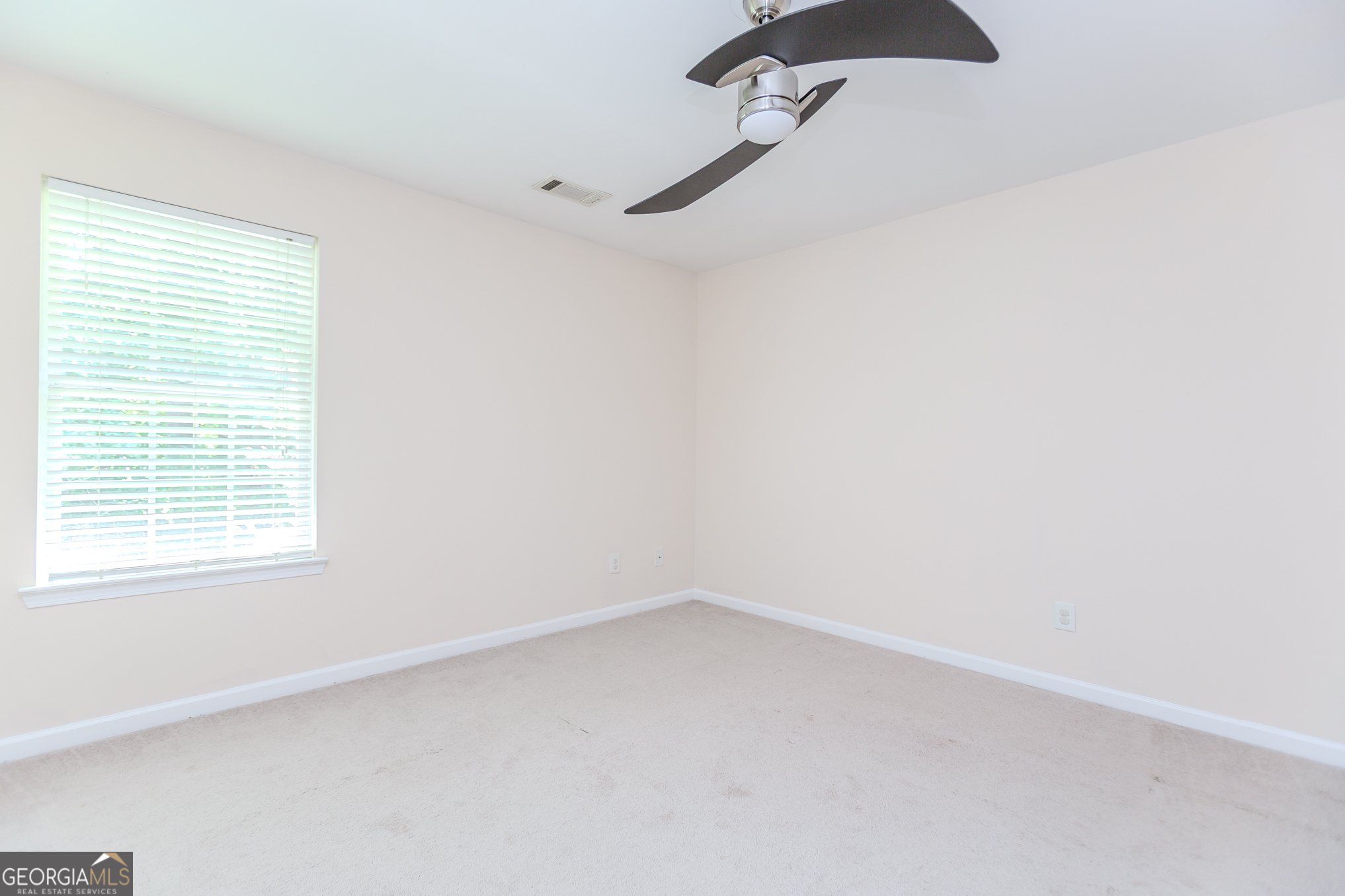 922 Lakeside Court