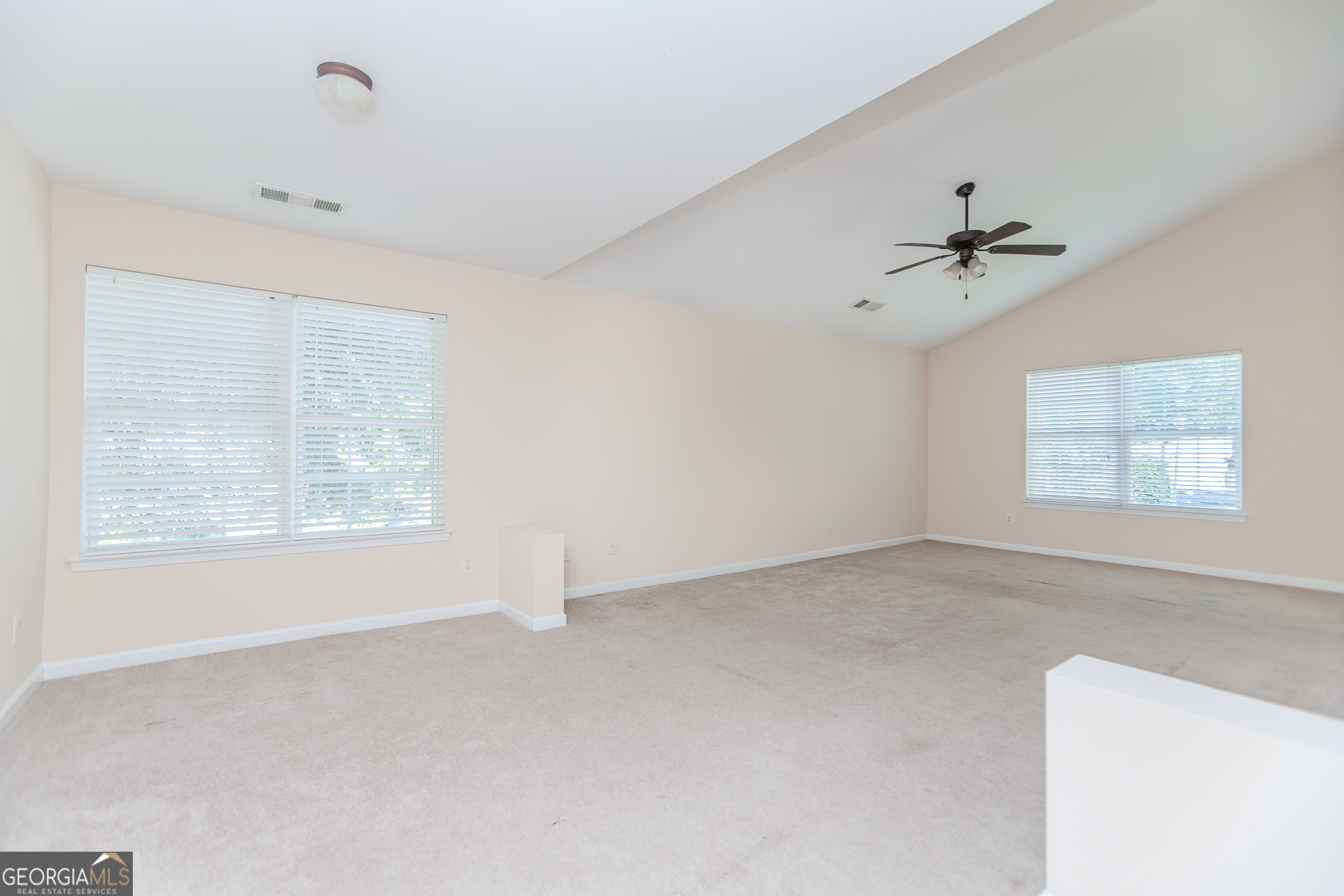 922 Lakeside Court