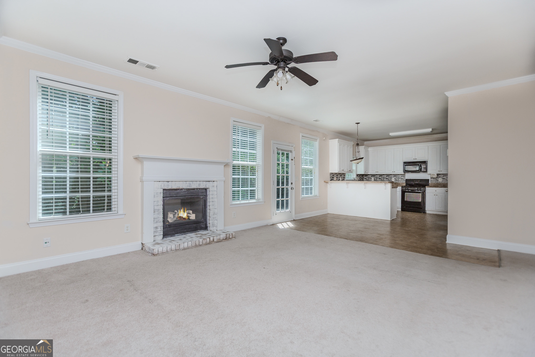 922 Lakeside Court