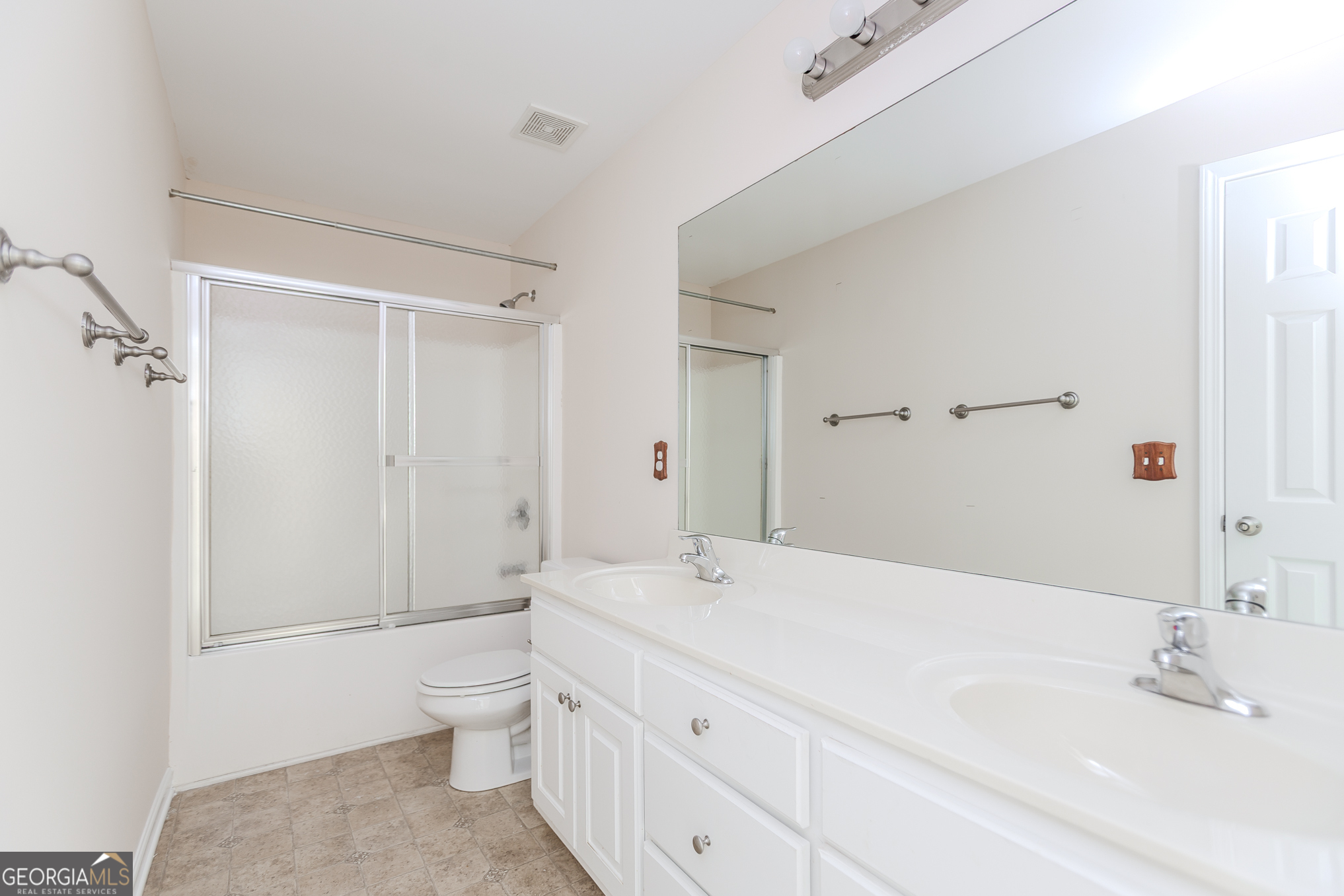 922 Lakeside Court
