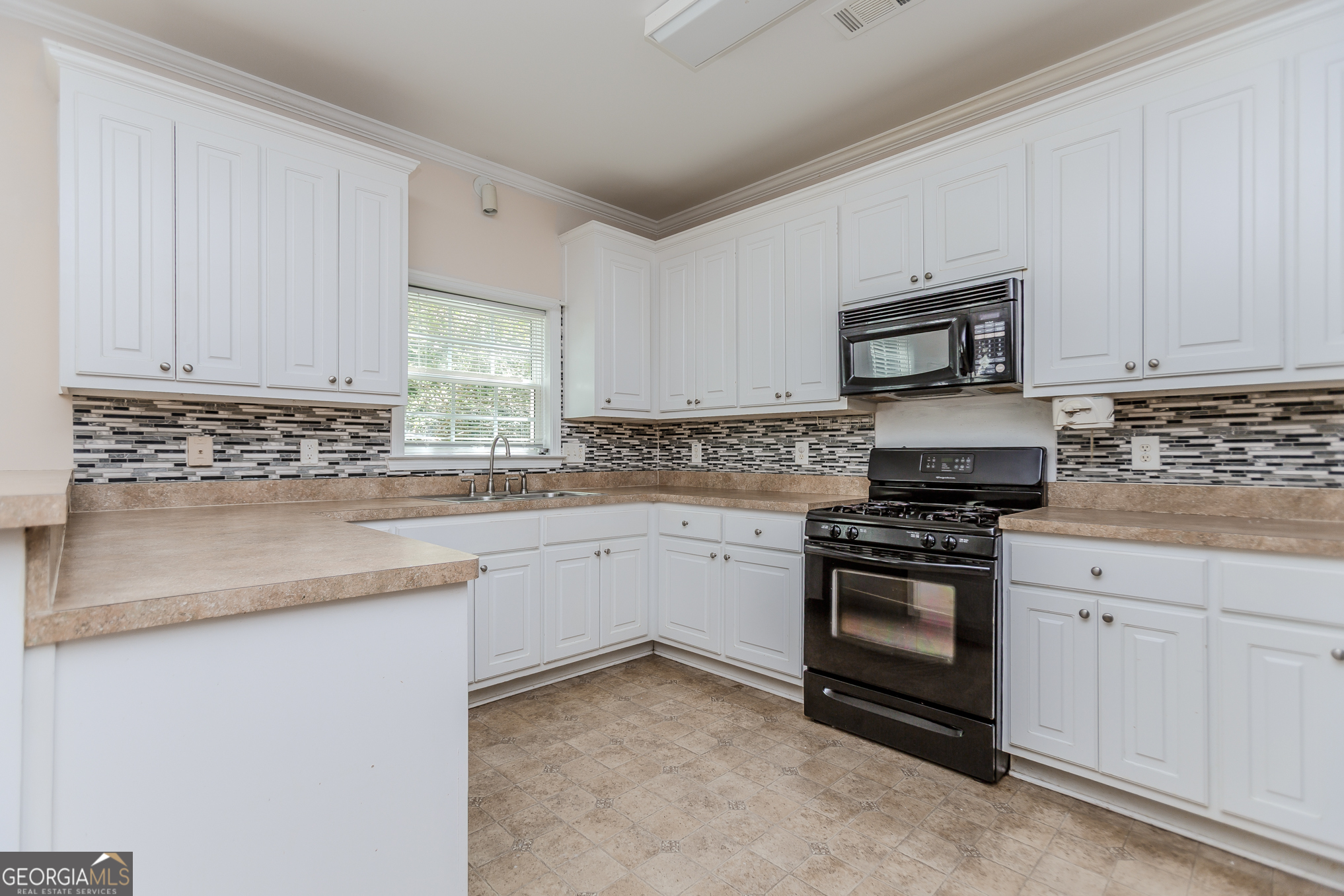922 Lakeside Court