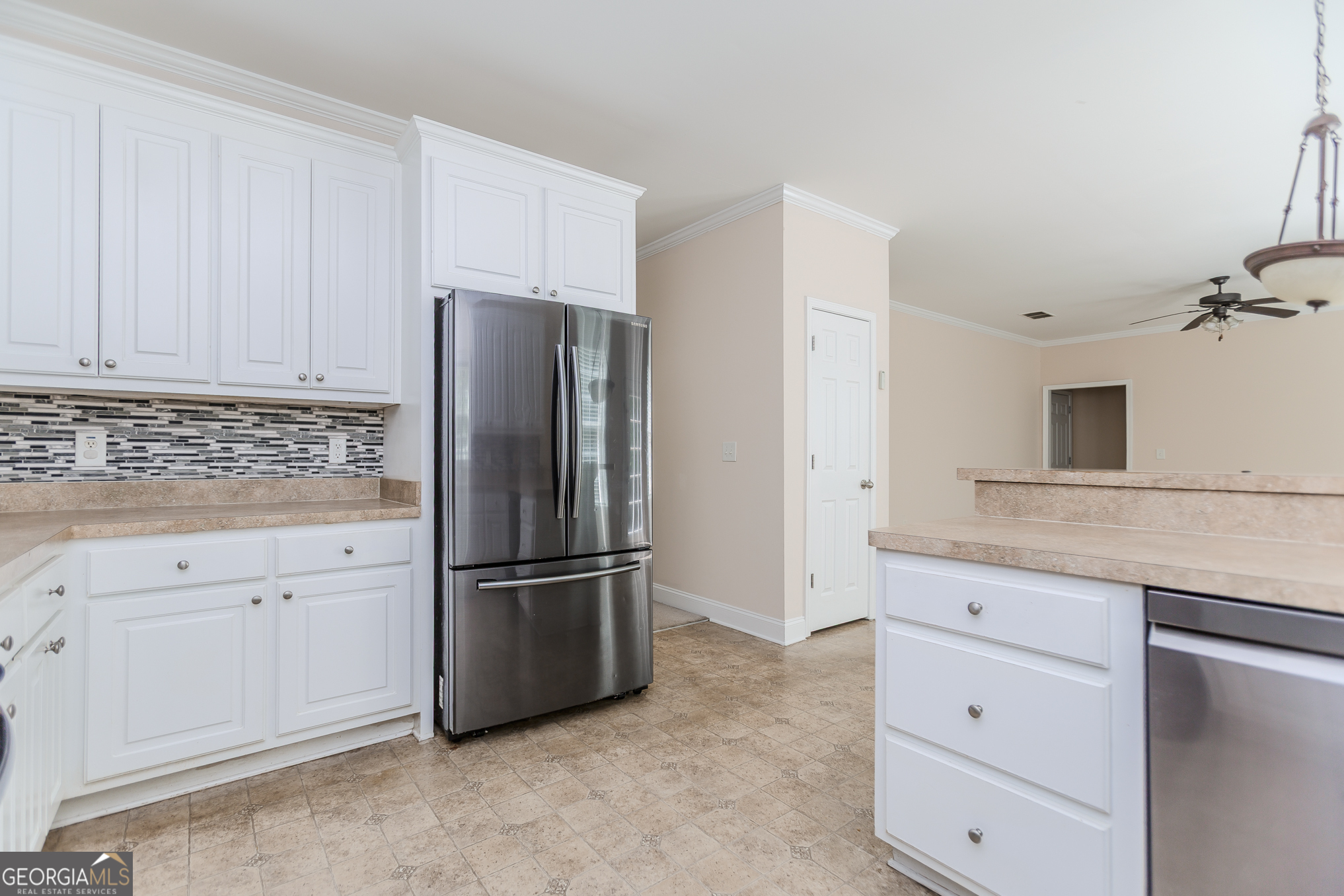 922 Lakeside Court
