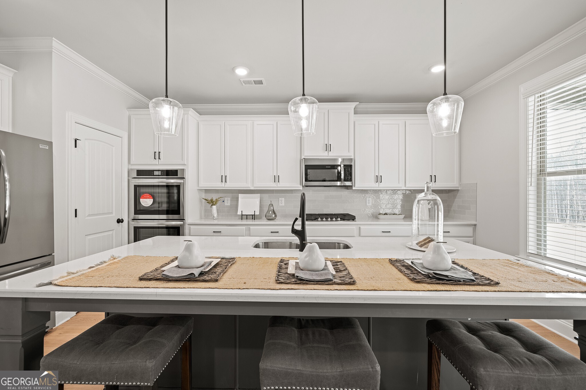 3296 Lions Ruby Lane