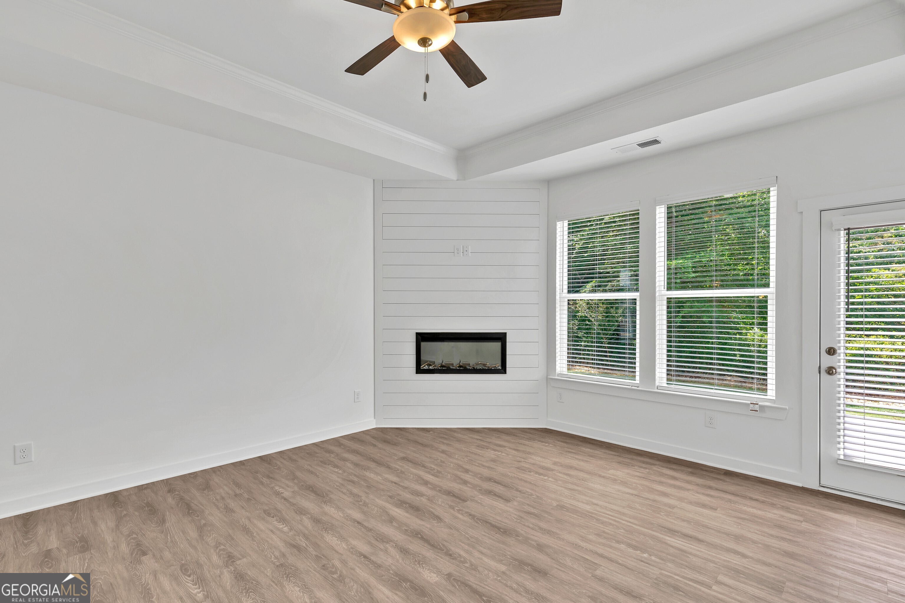 111 Breakwater Way, Perry