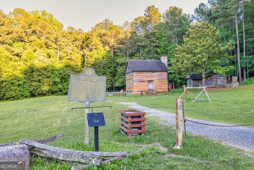 195 Annie Lane, Statham