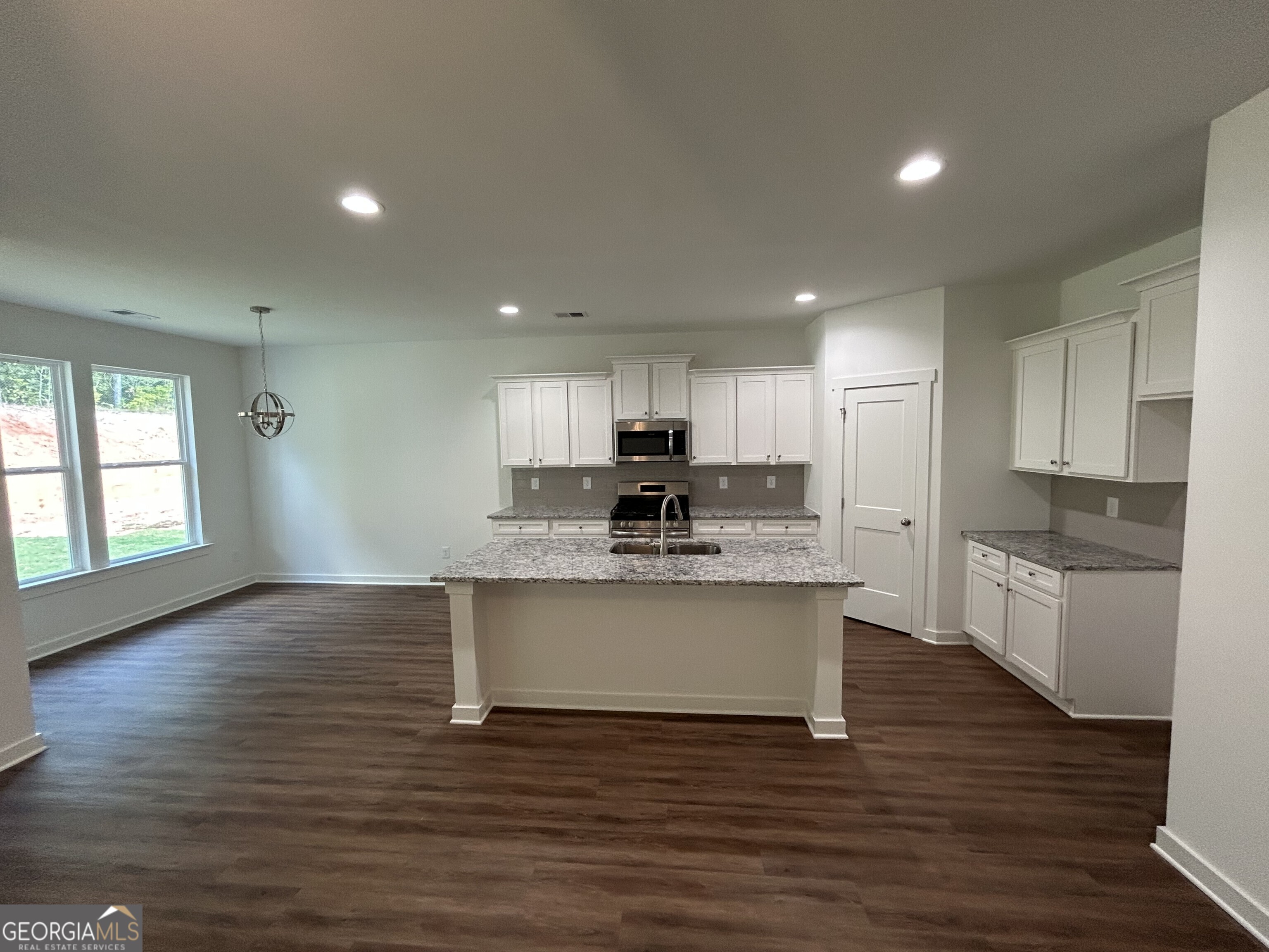 195 Annie Lane, Statham