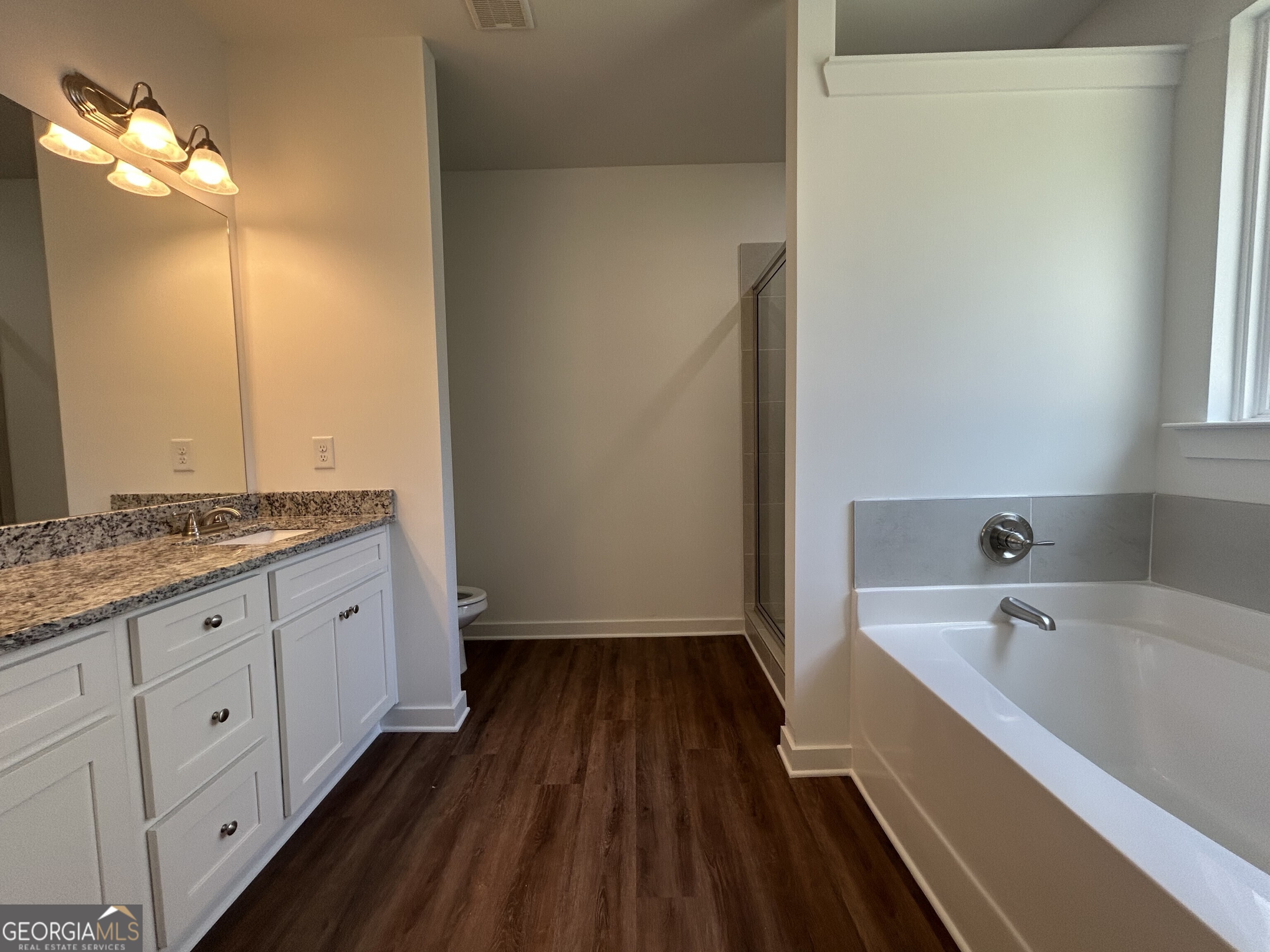 195 Annie Lane, Statham