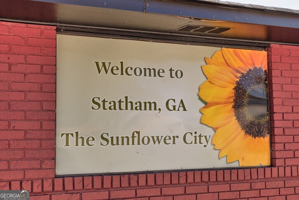 195 Annie Lane, Statham