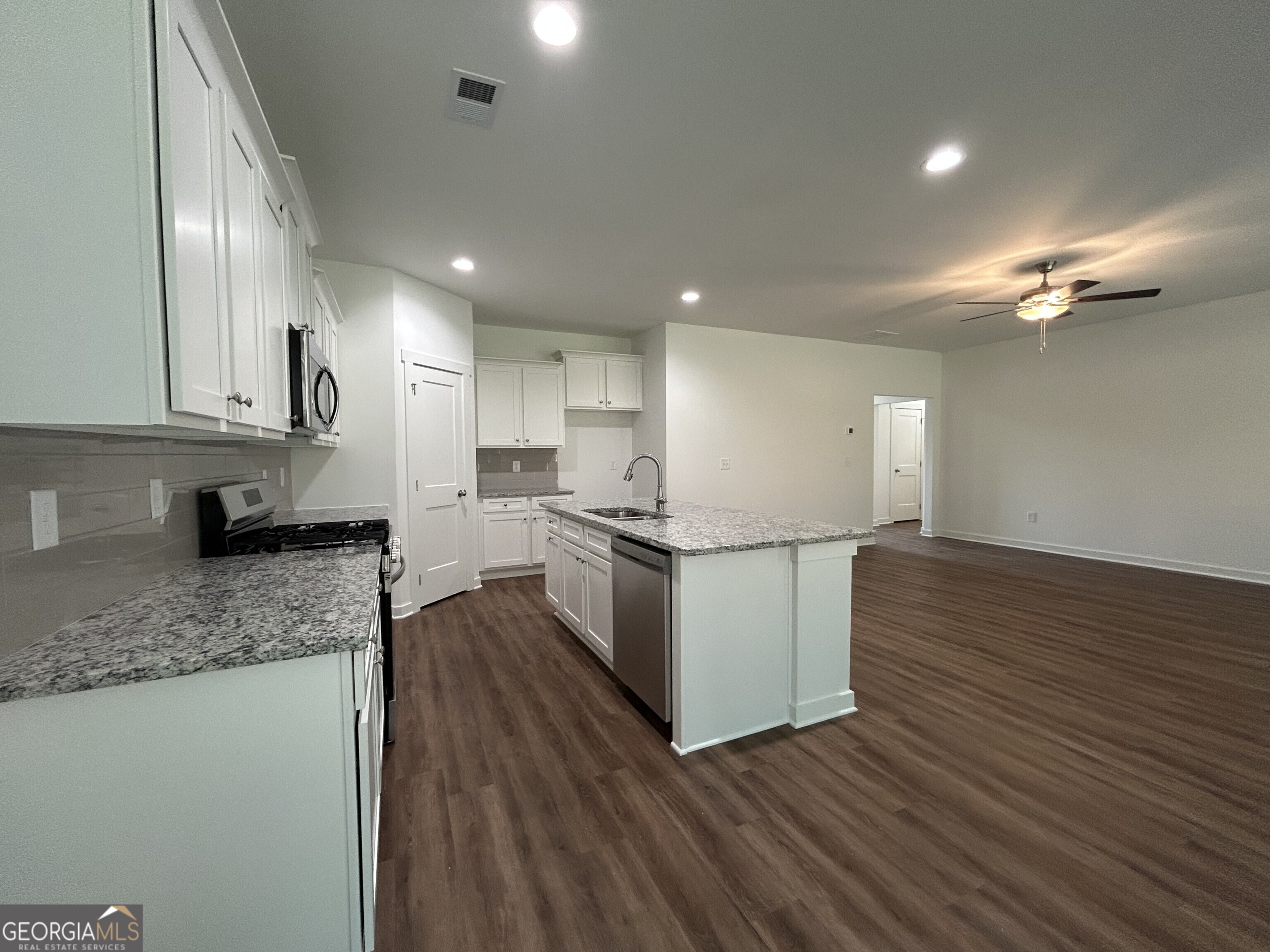 195 Annie Lane, Statham