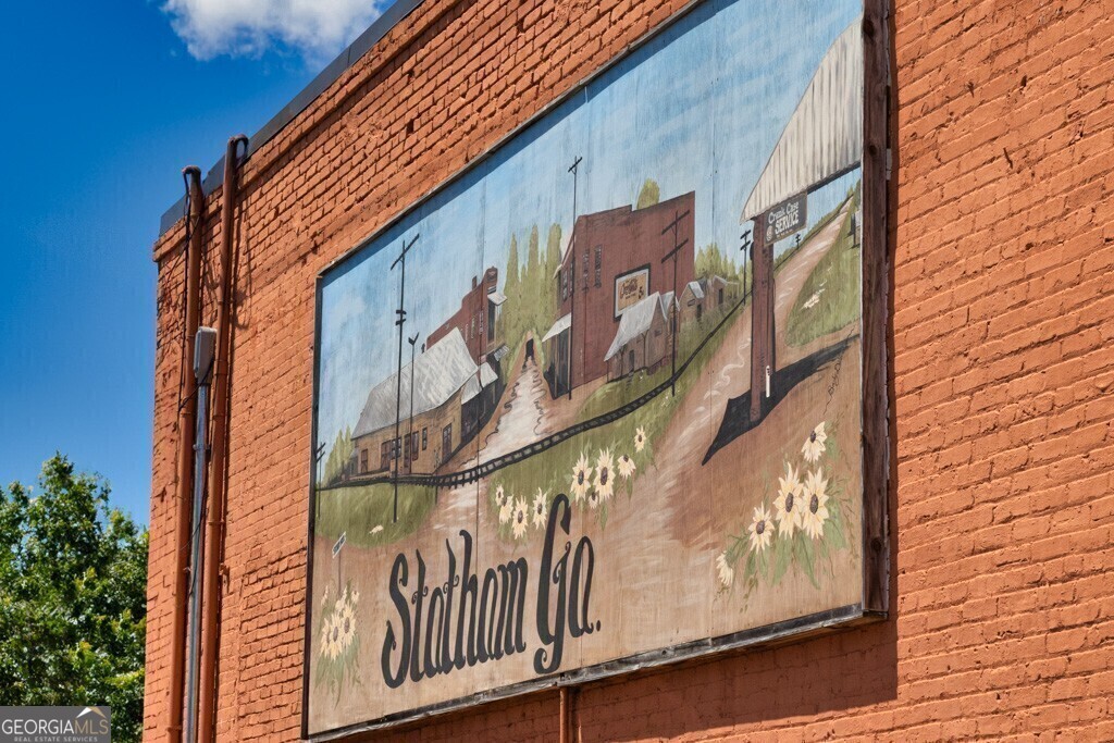 195 Annie Lane, Statham