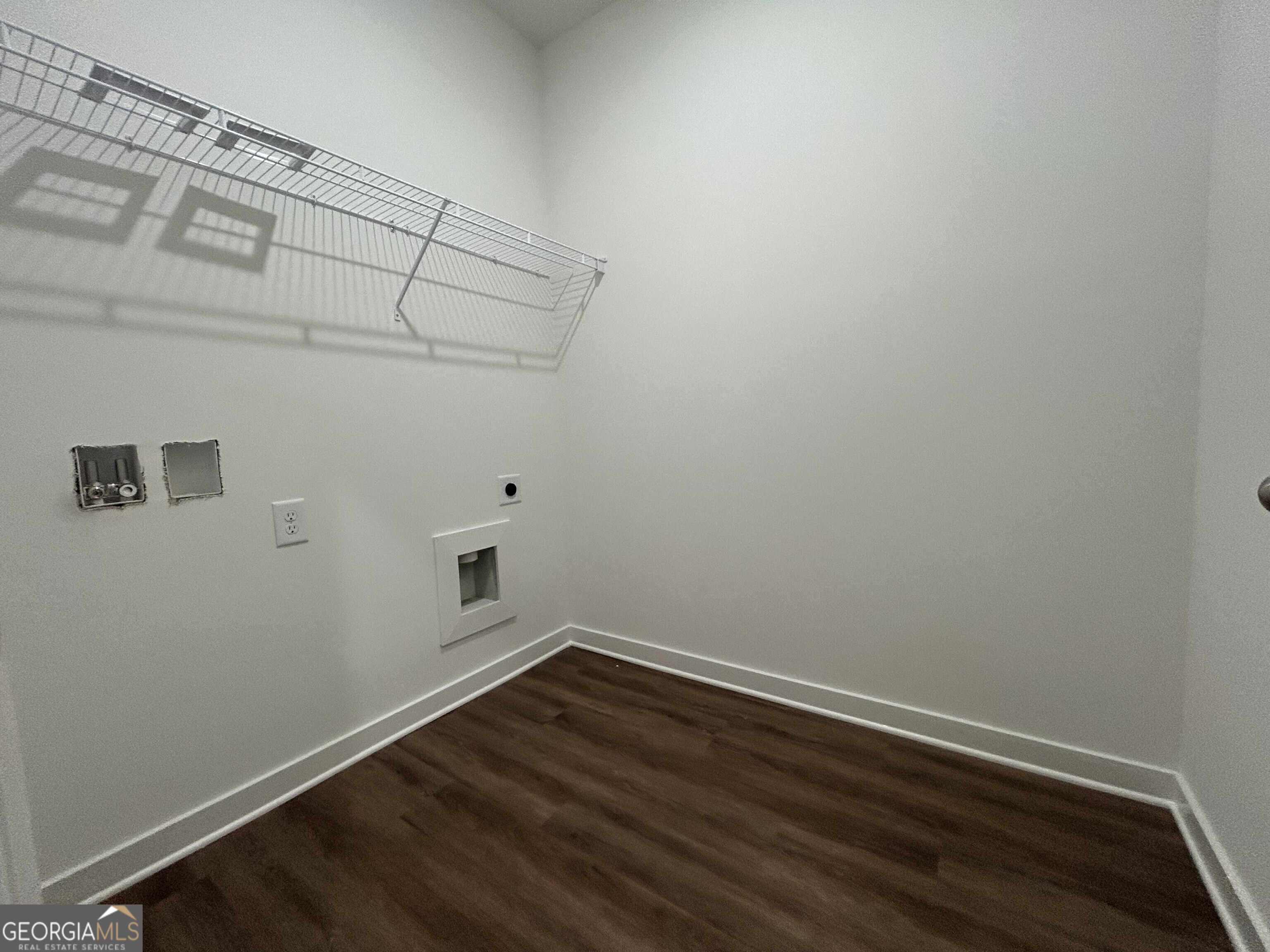 195 Annie Lane, Statham