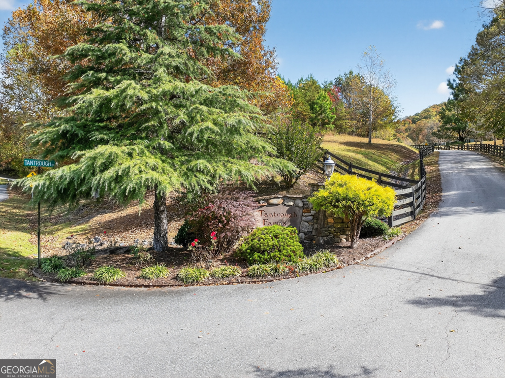 7111 Tantrough Road, Hiawassee