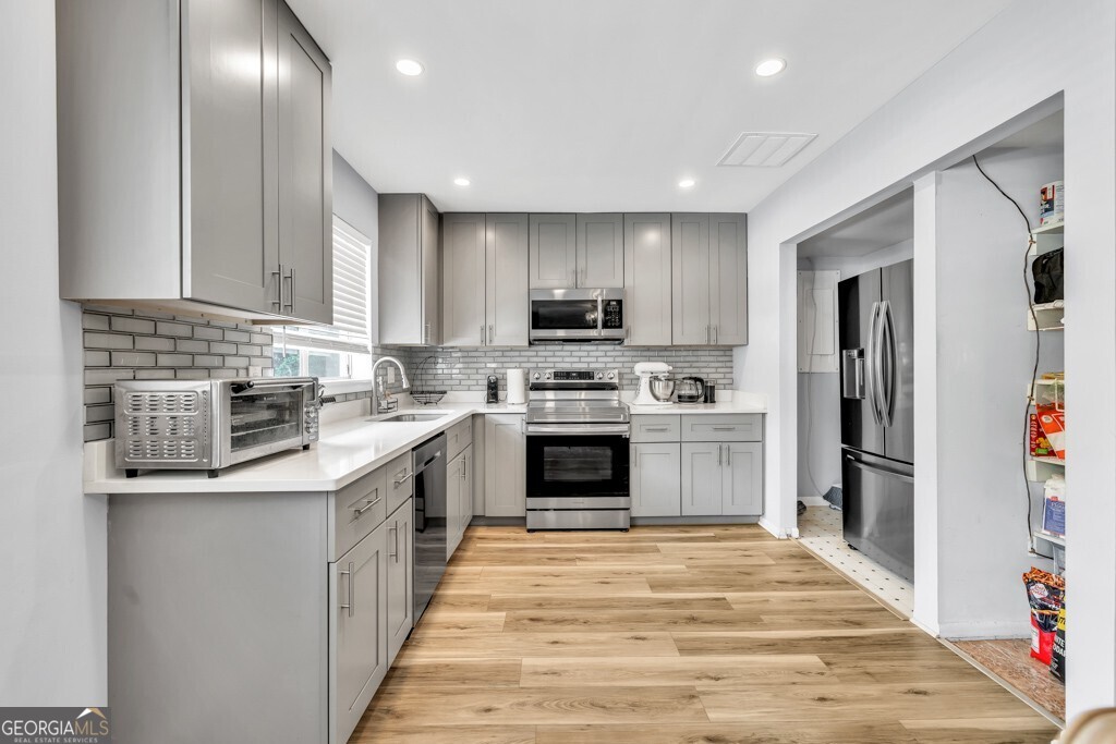 7307 Cardigan Circle