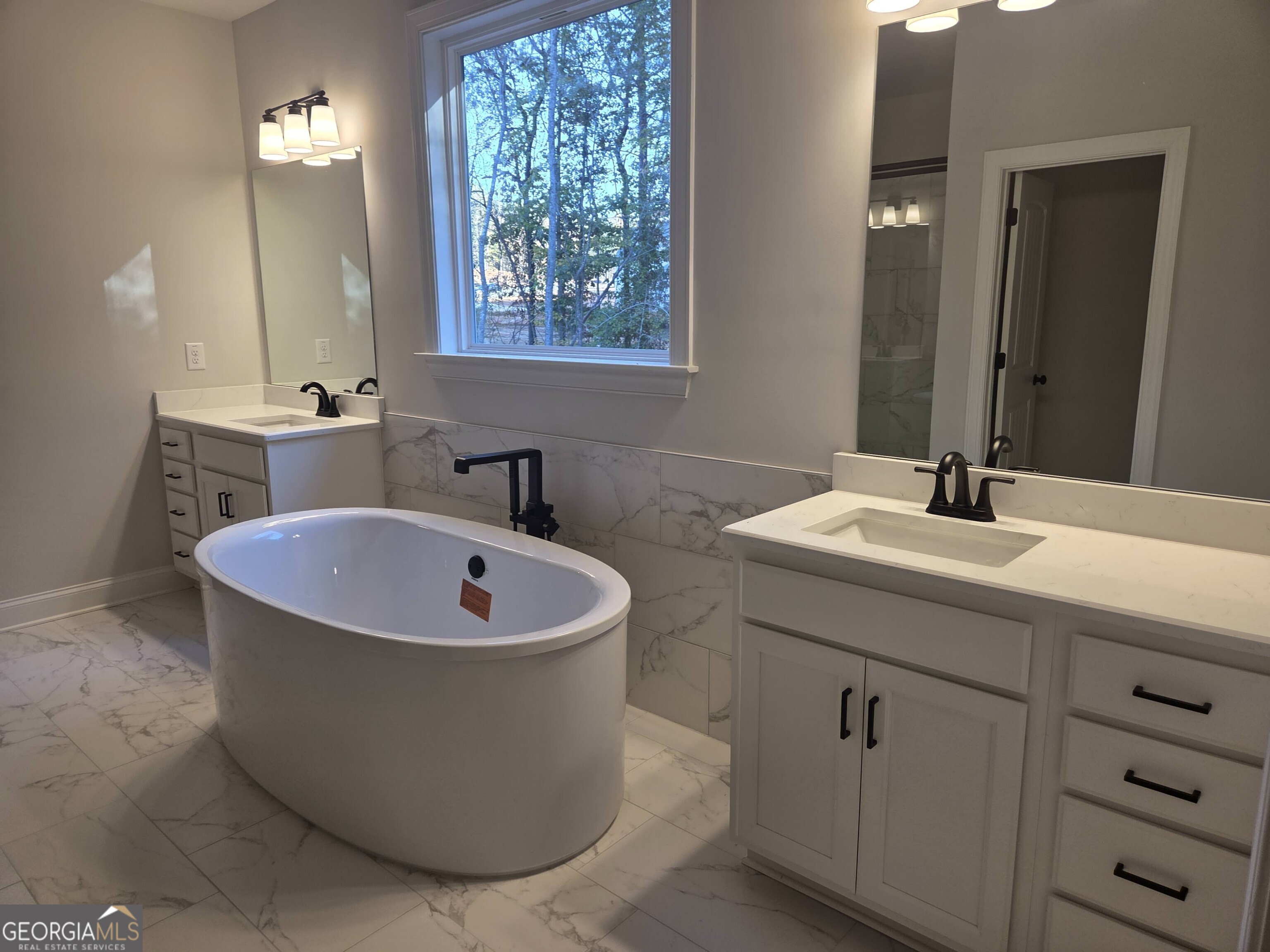 3245 Lions Ruby Lane