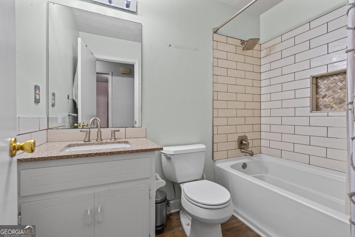 2220 Davis Oaks Court