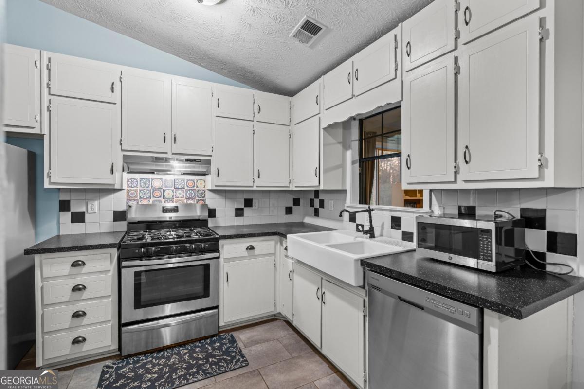 2220 Davis Oaks Court