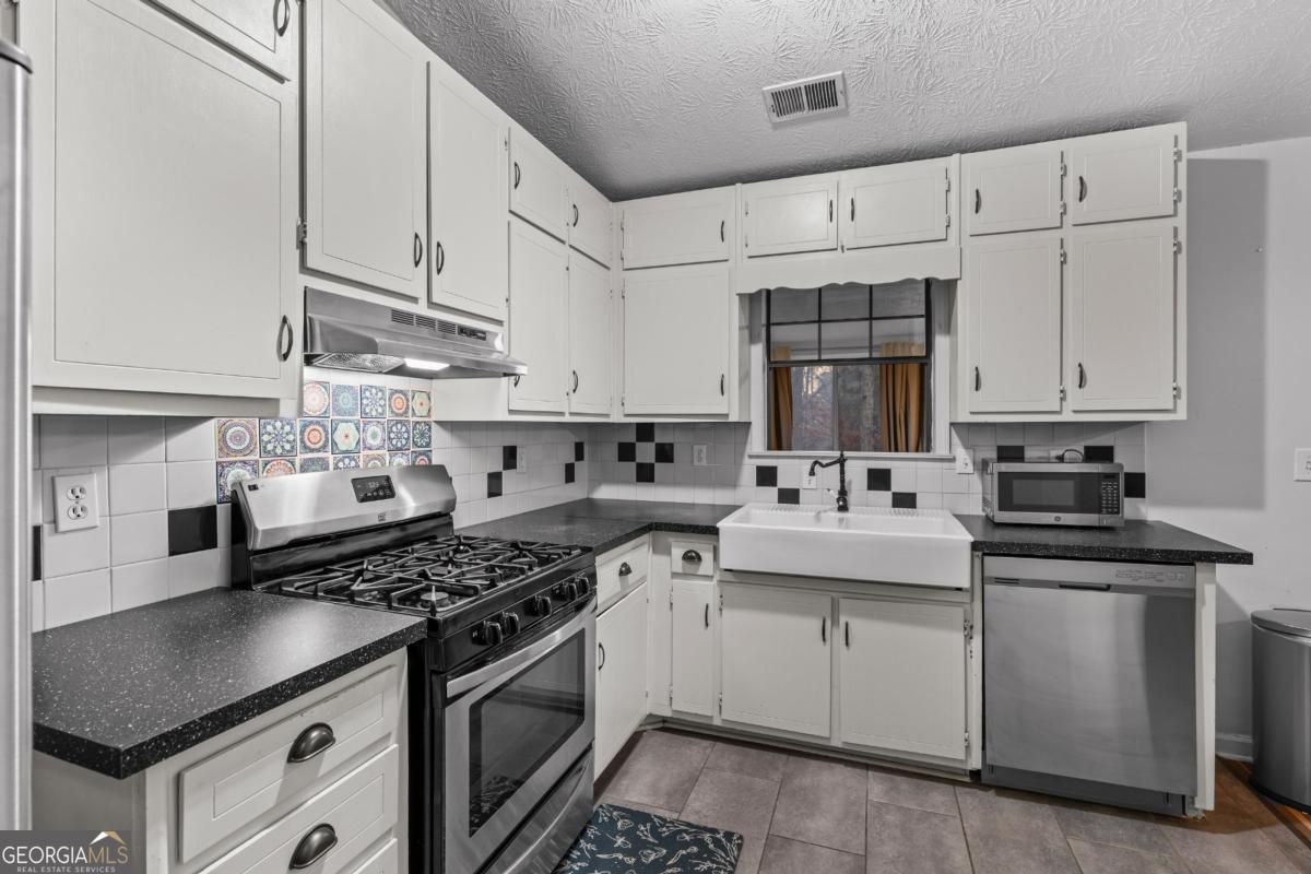 2220 Davis Oaks Court