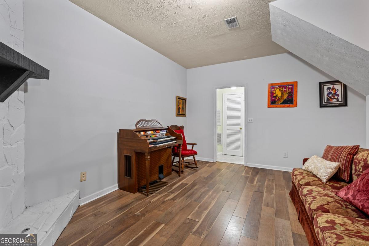 2220 Davis Oaks Court