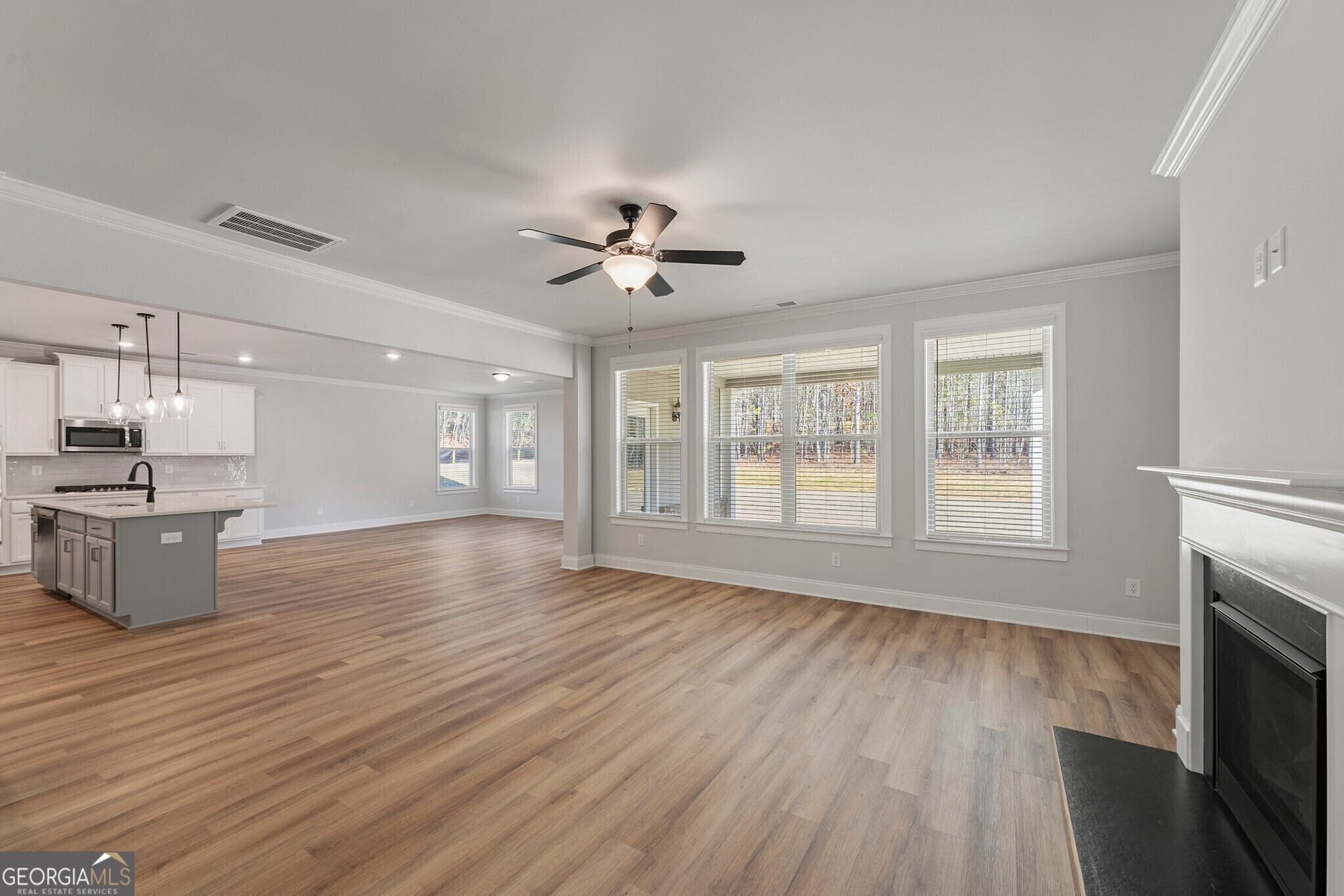 3261 Lions Ruby Lane