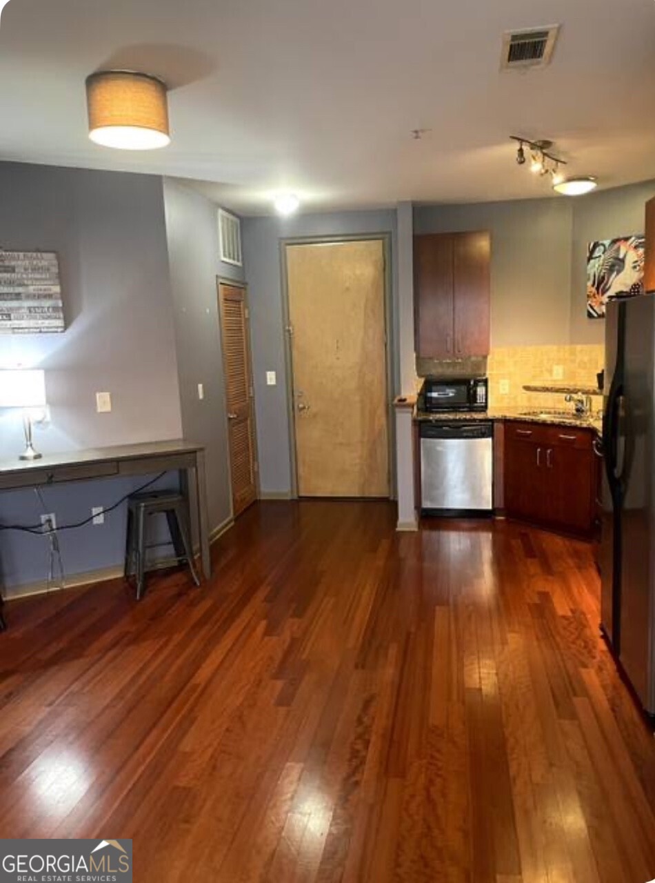 898 Oak Street # 3423