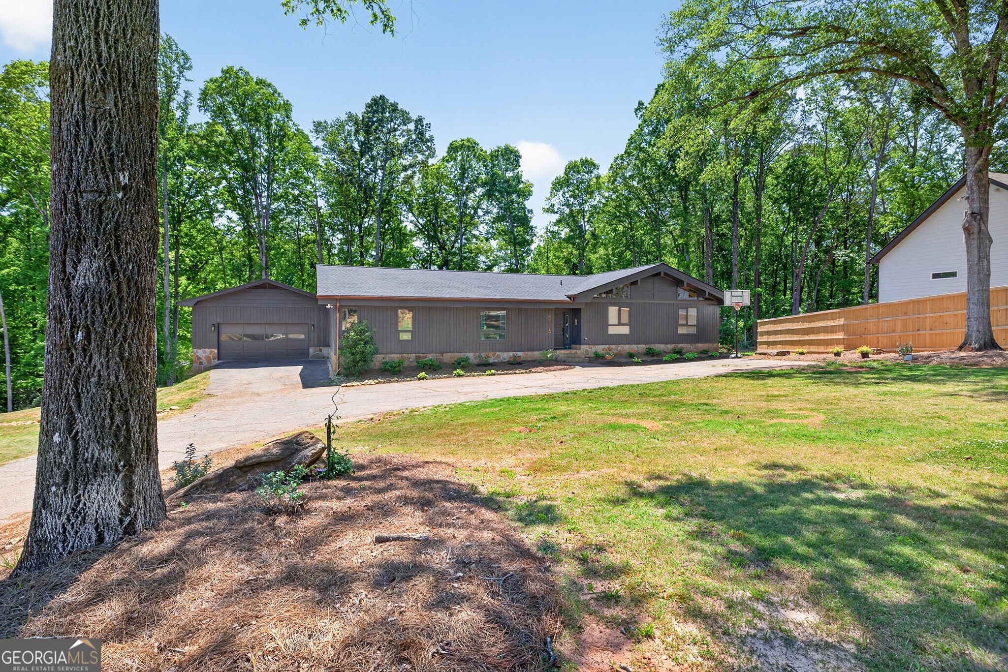 506 Breedlove Drive