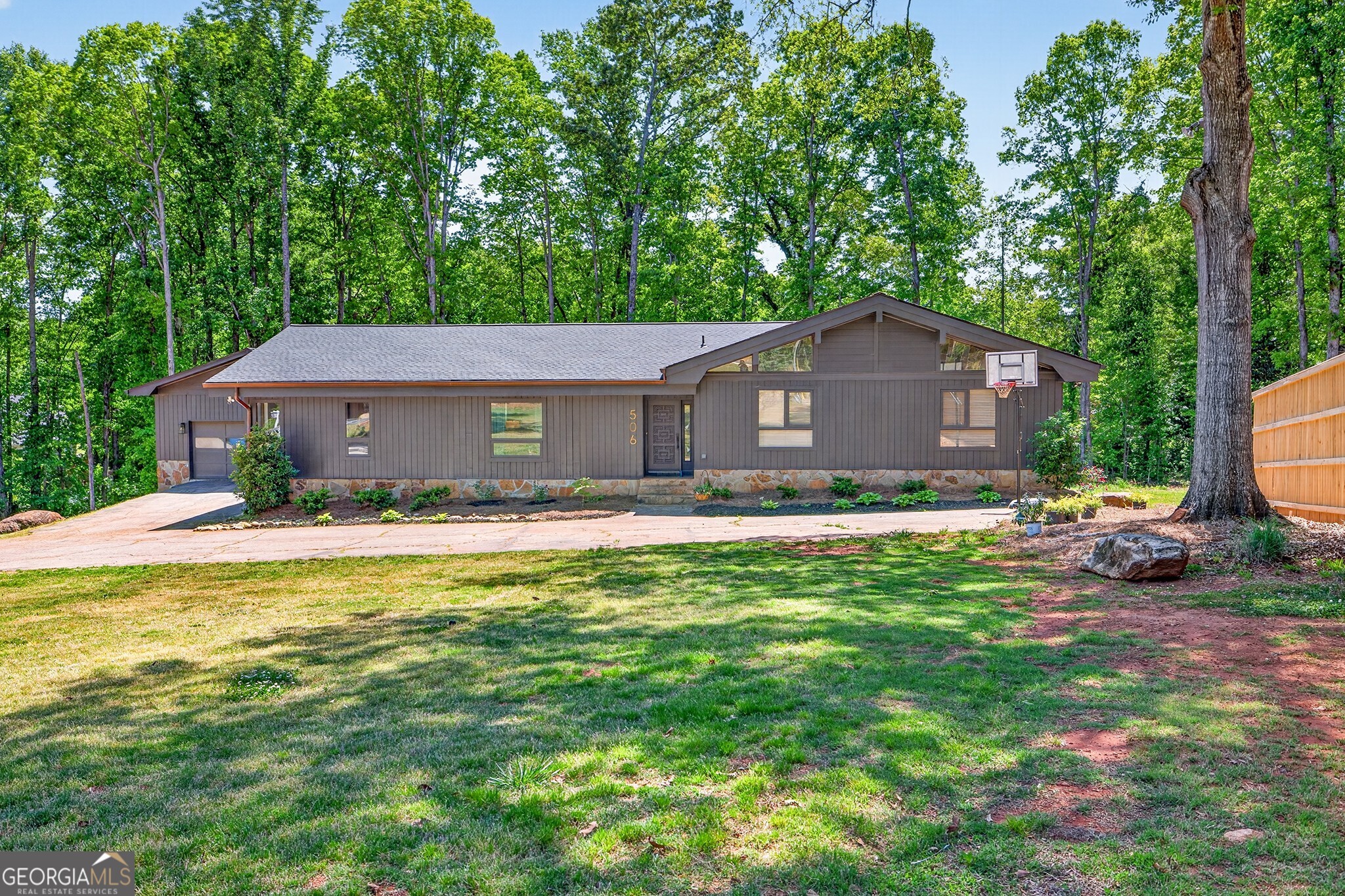 506 Breedlove Drive