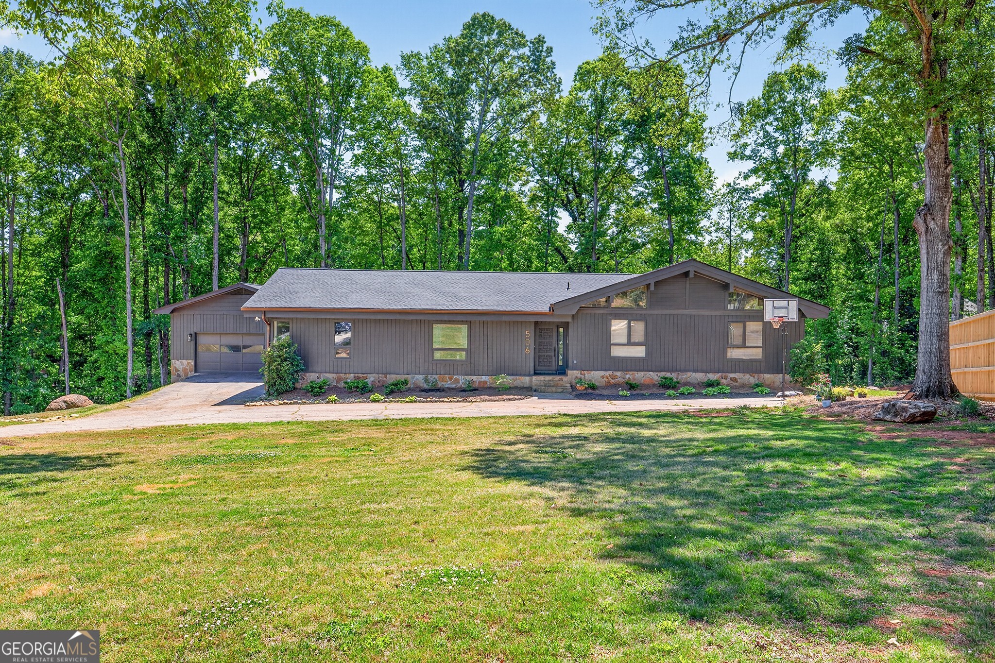 506 Breedlove Drive