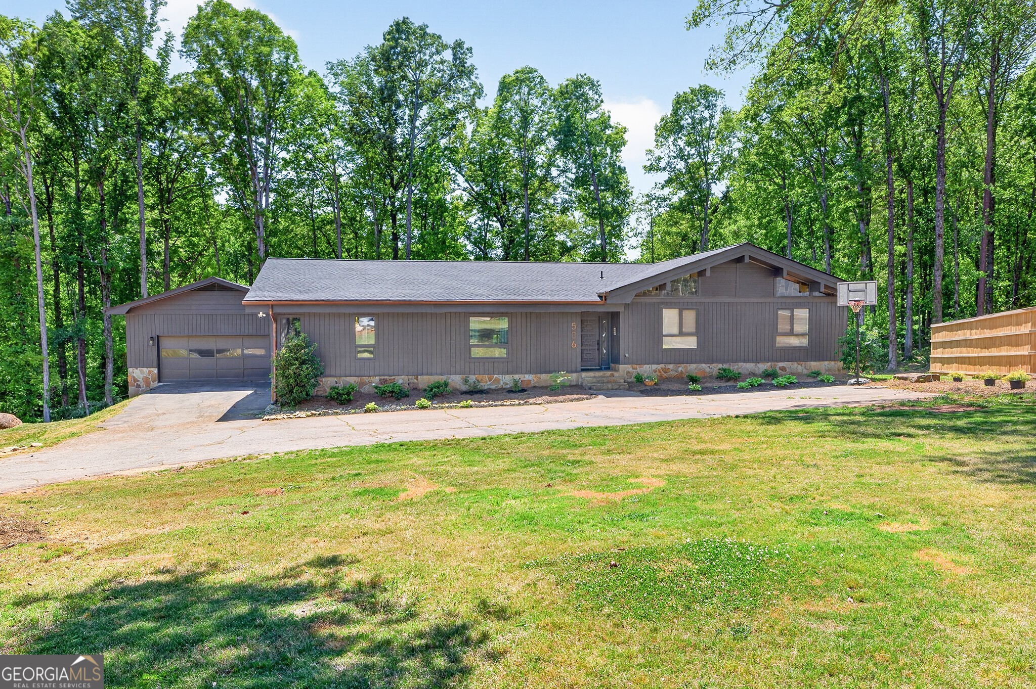 506 Breedlove Drive