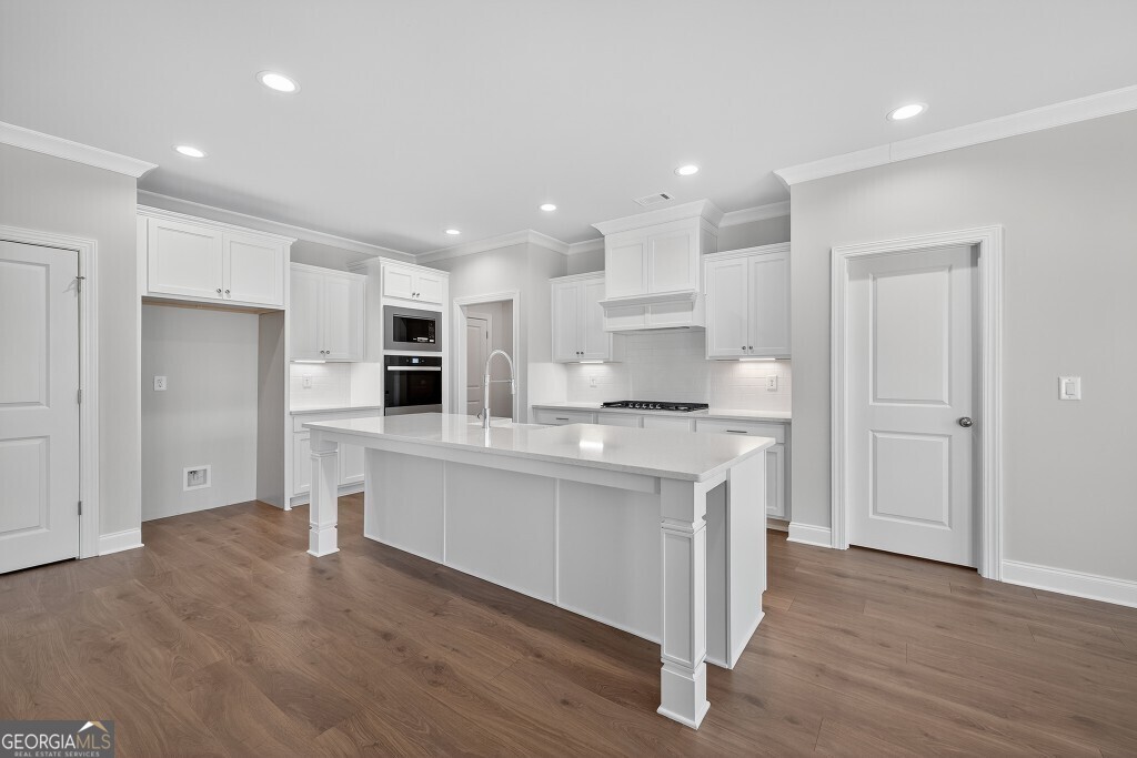 5662 Evelyn Lane