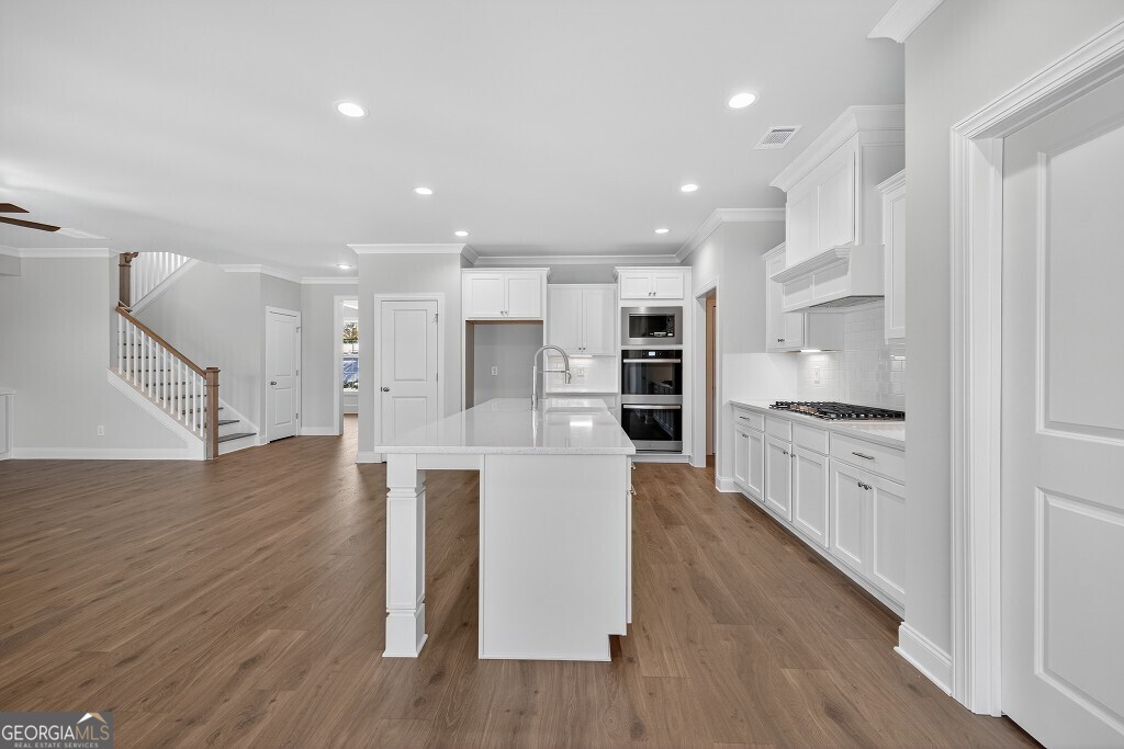 5662 Evelyn Lane