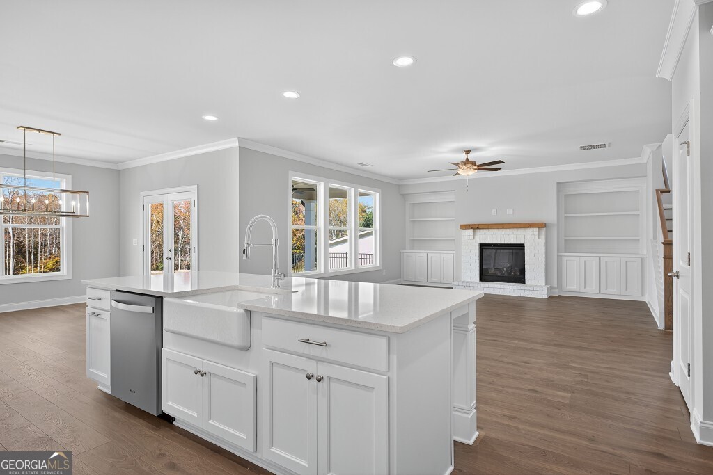 5662 Evelyn Lane