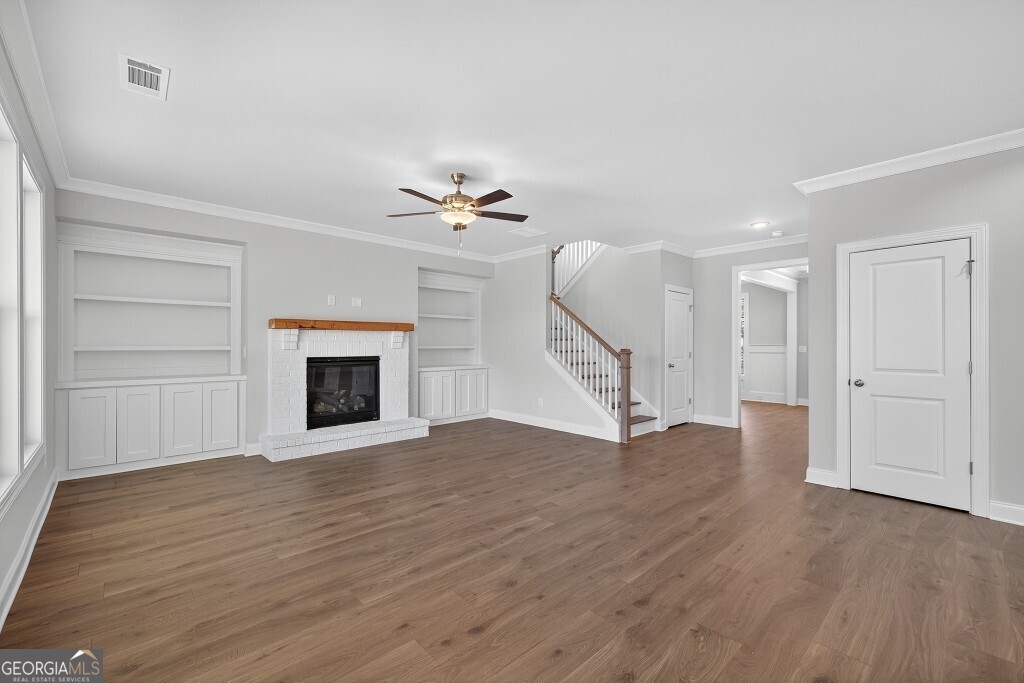 5662 Evelyn Lane