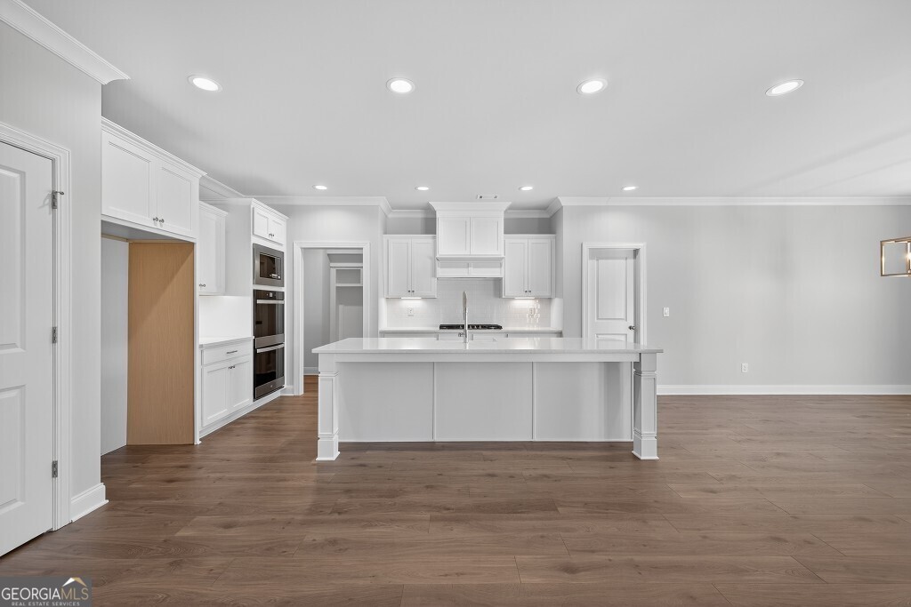 5662 Evelyn Lane