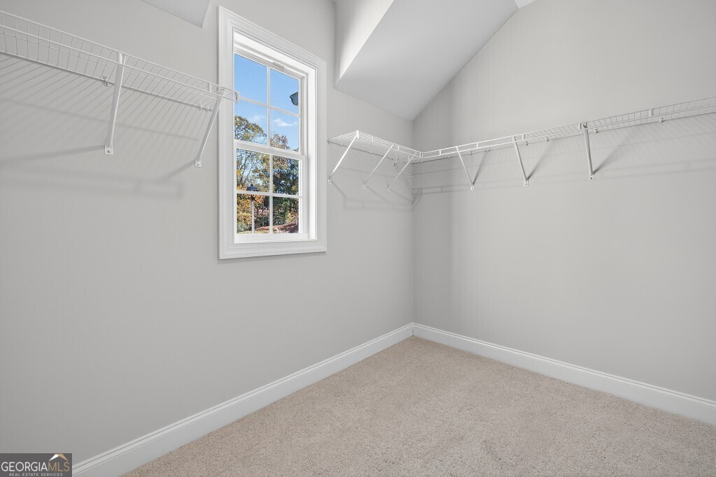 5662 Evelyn Lane
