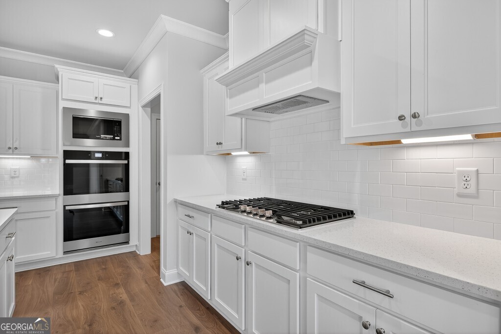 5662 Evelyn Lane