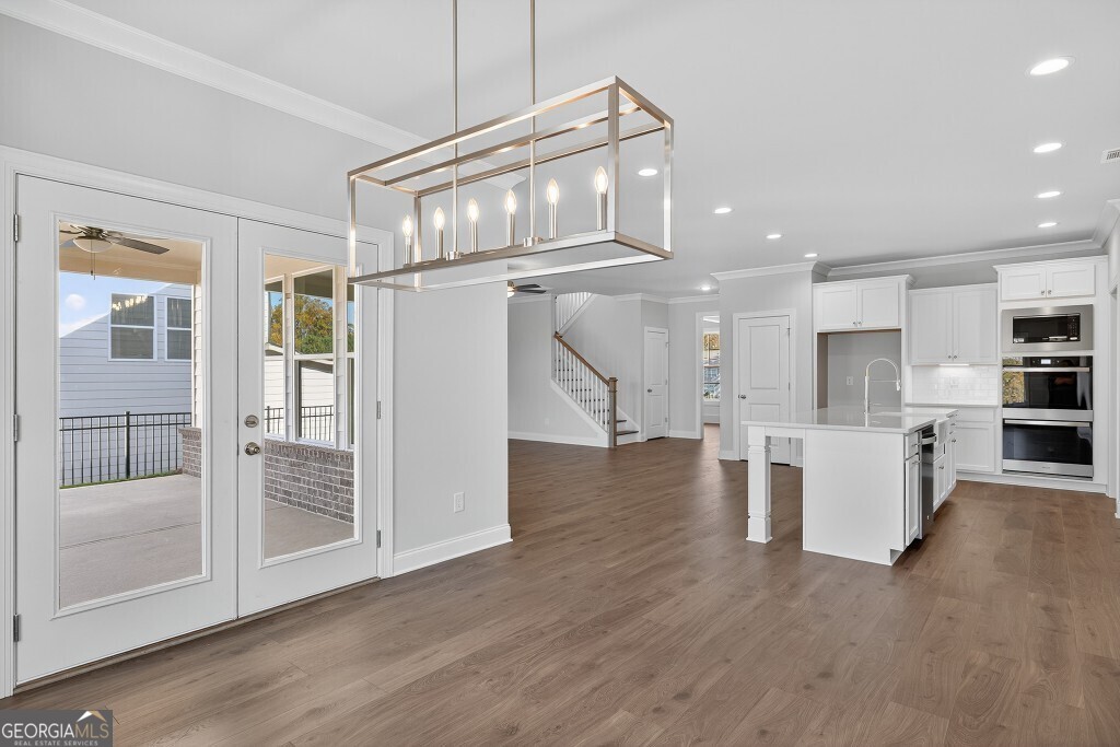 5662 Evelyn Lane