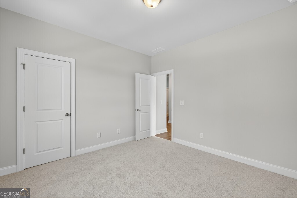 5662 Evelyn Lane