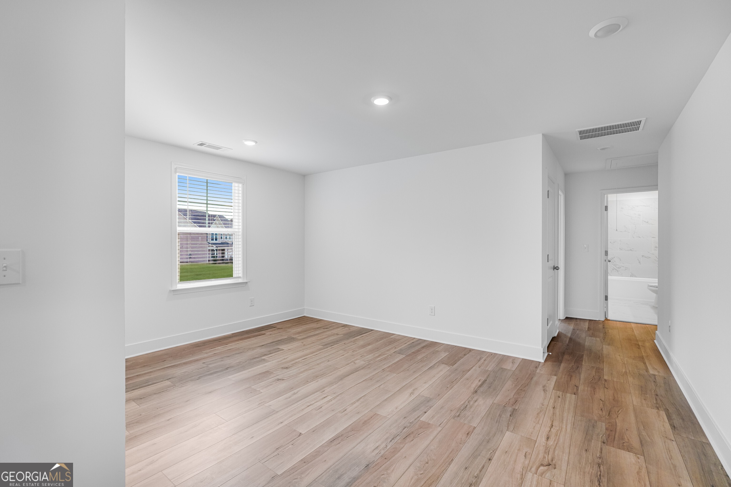 1040 Reagan Drive