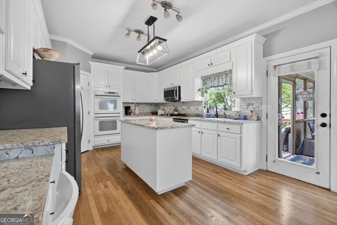 2115 Lee Patrick Drive