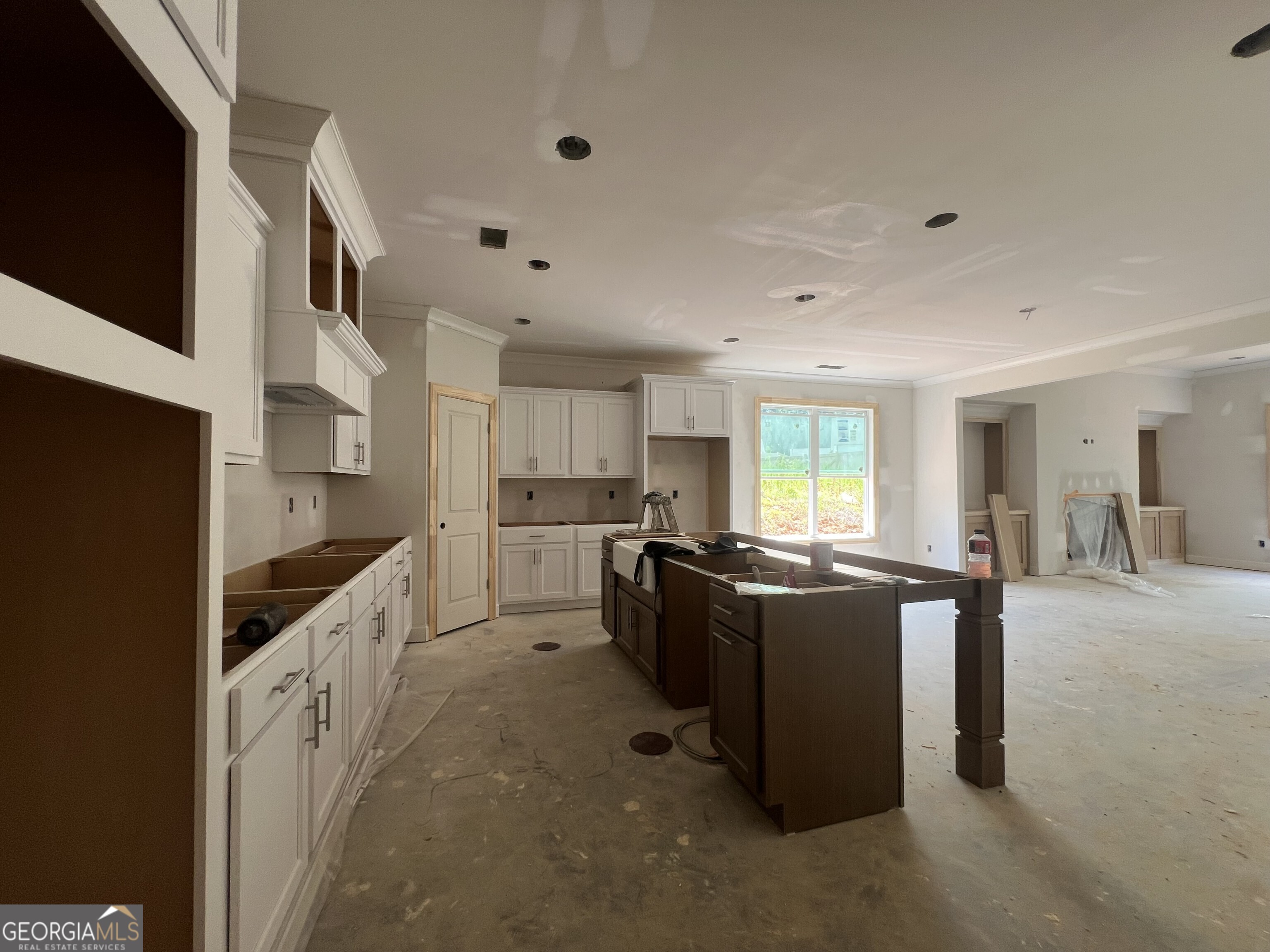 5667 Evelyn Lane