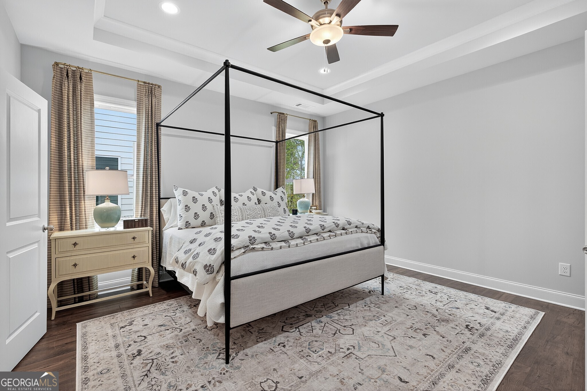 5667 Evelyn Lane