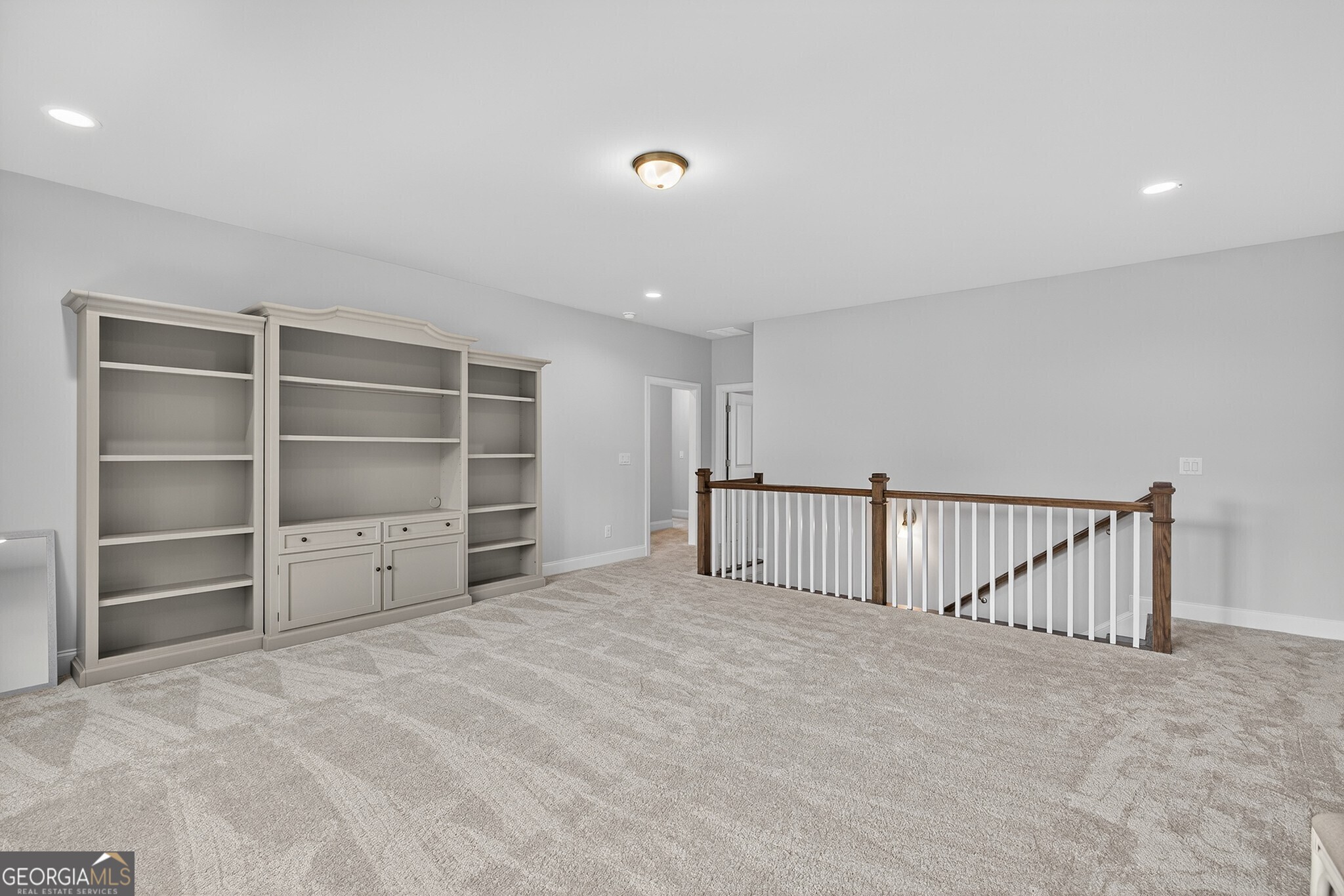 5667 Evelyn Lane
