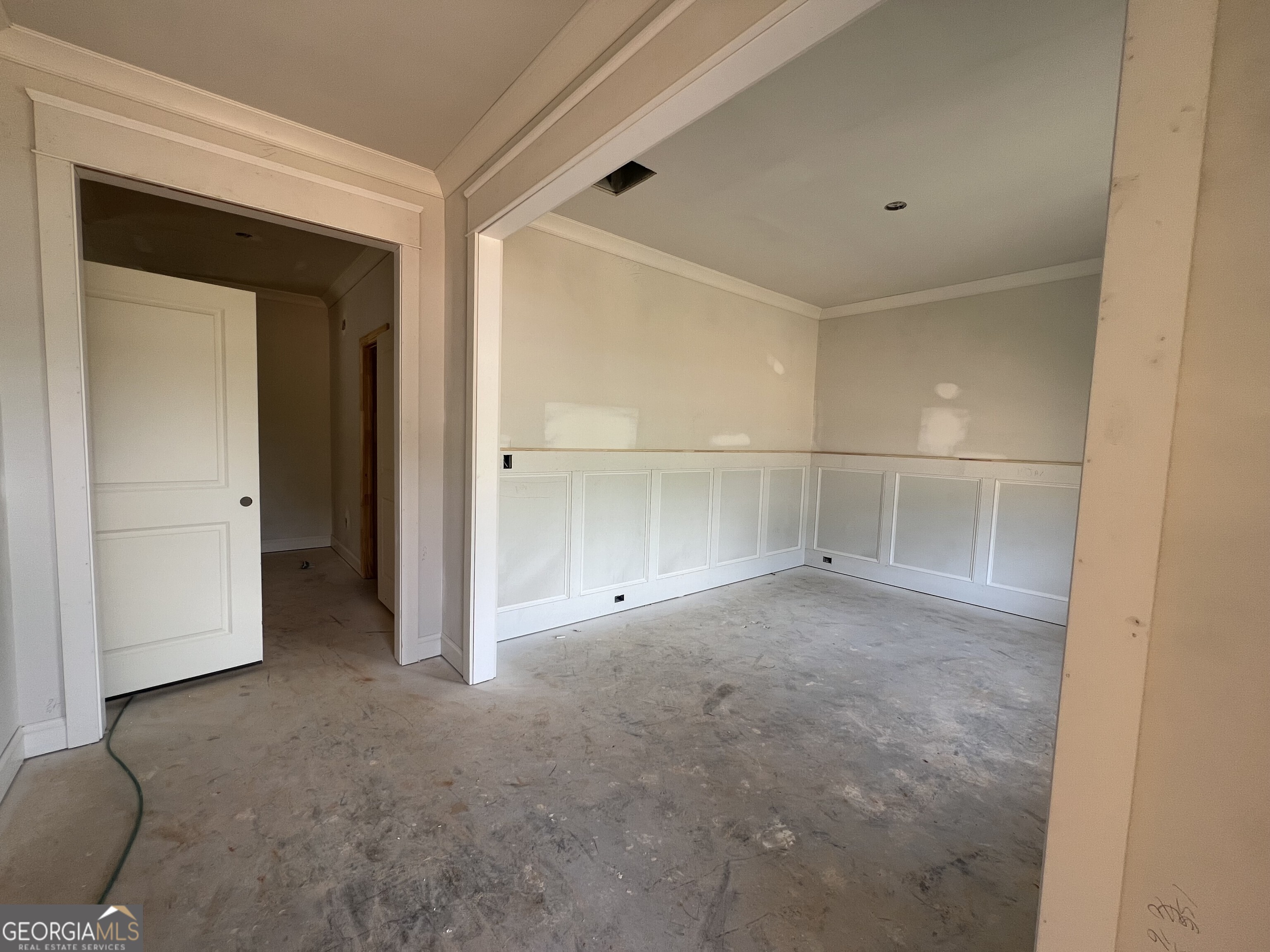 5667 Evelyn Lane