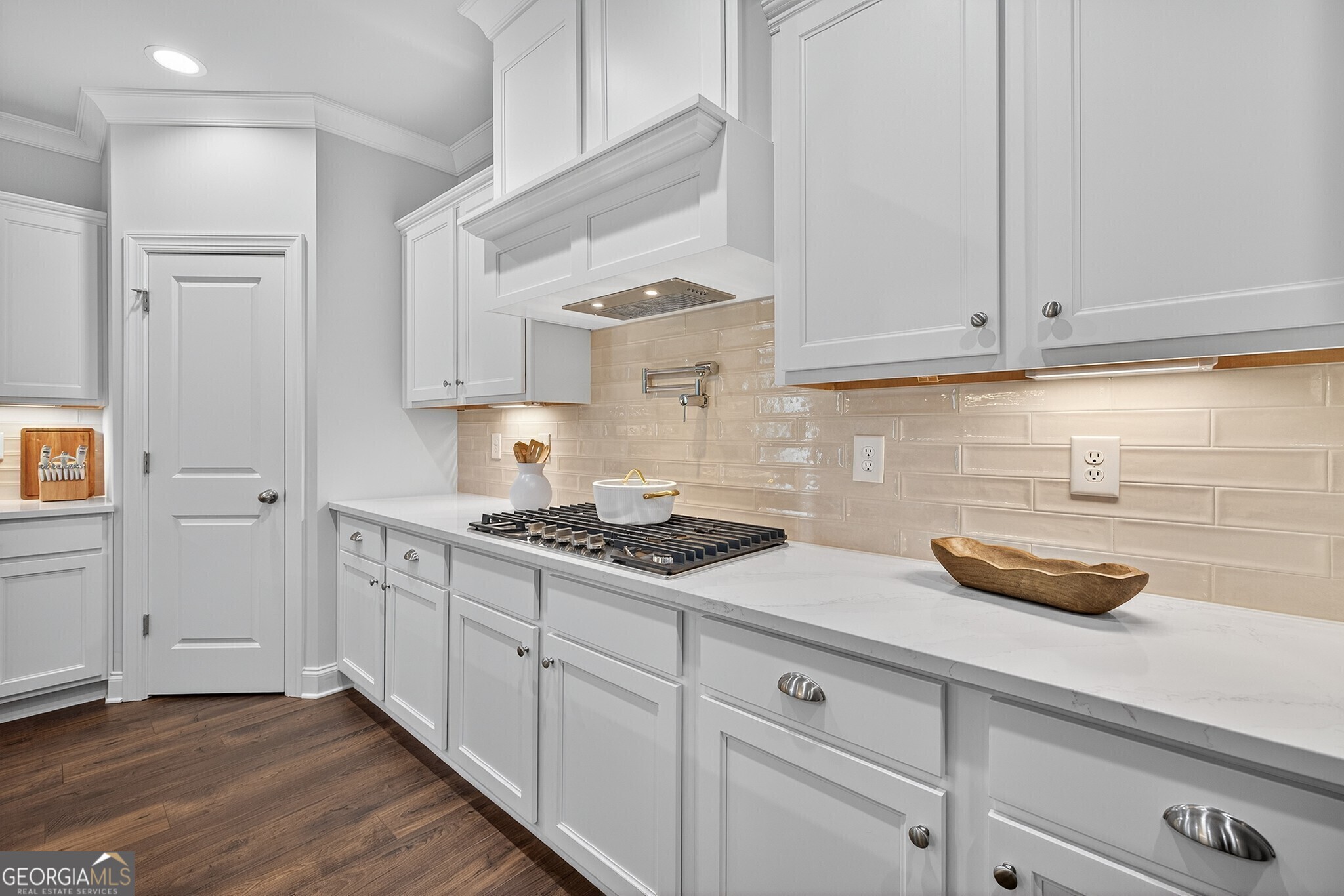 5667 Evelyn Lane